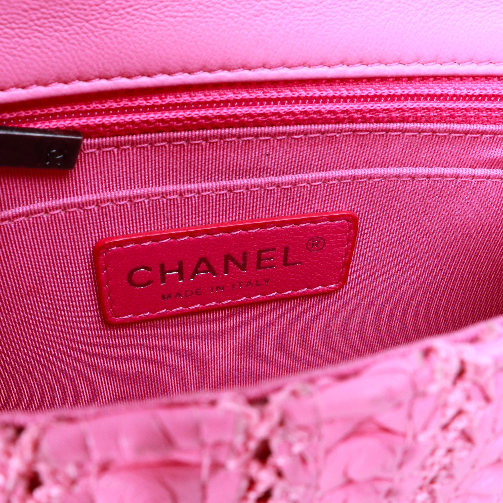 CHANEL - Sac à bandoulière Timeless Mini Square Chanel en crochet cuir rose