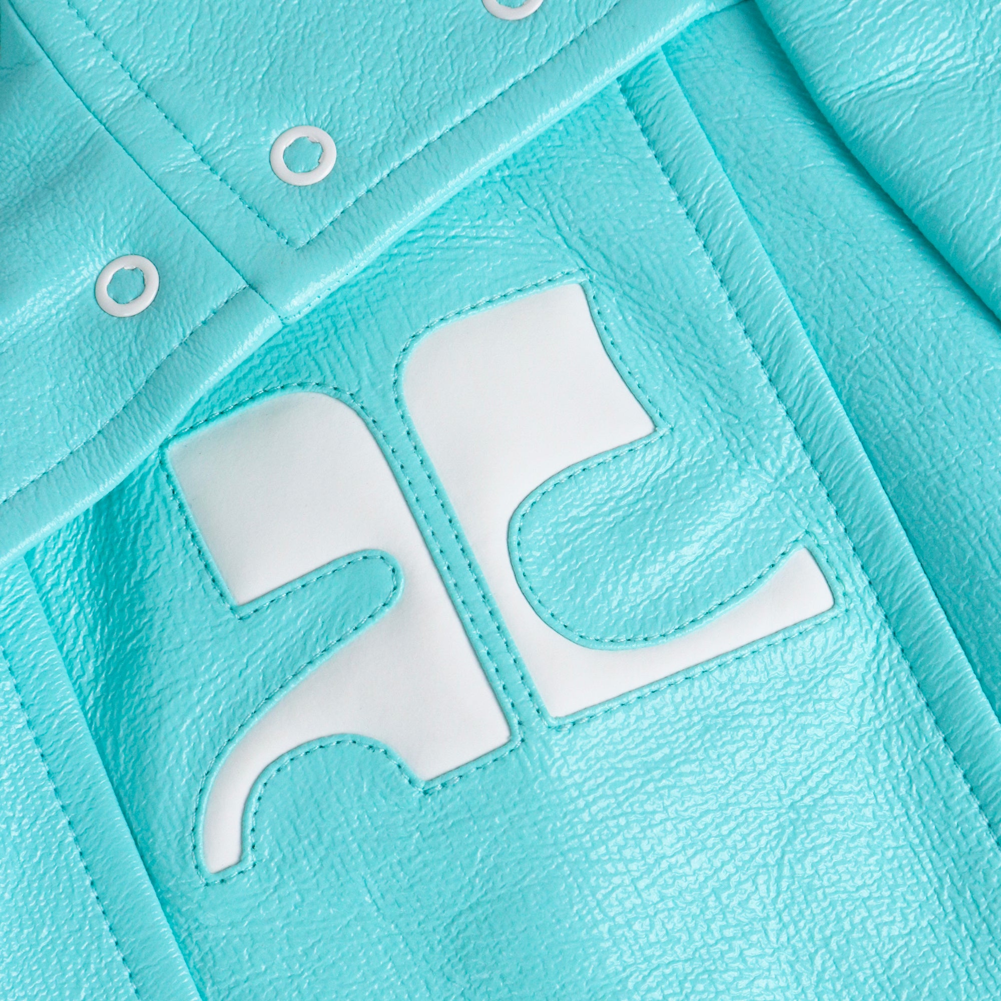 COURRÈGES - Veste Réédition Courrèges en vinyle bleu ciel (T38)