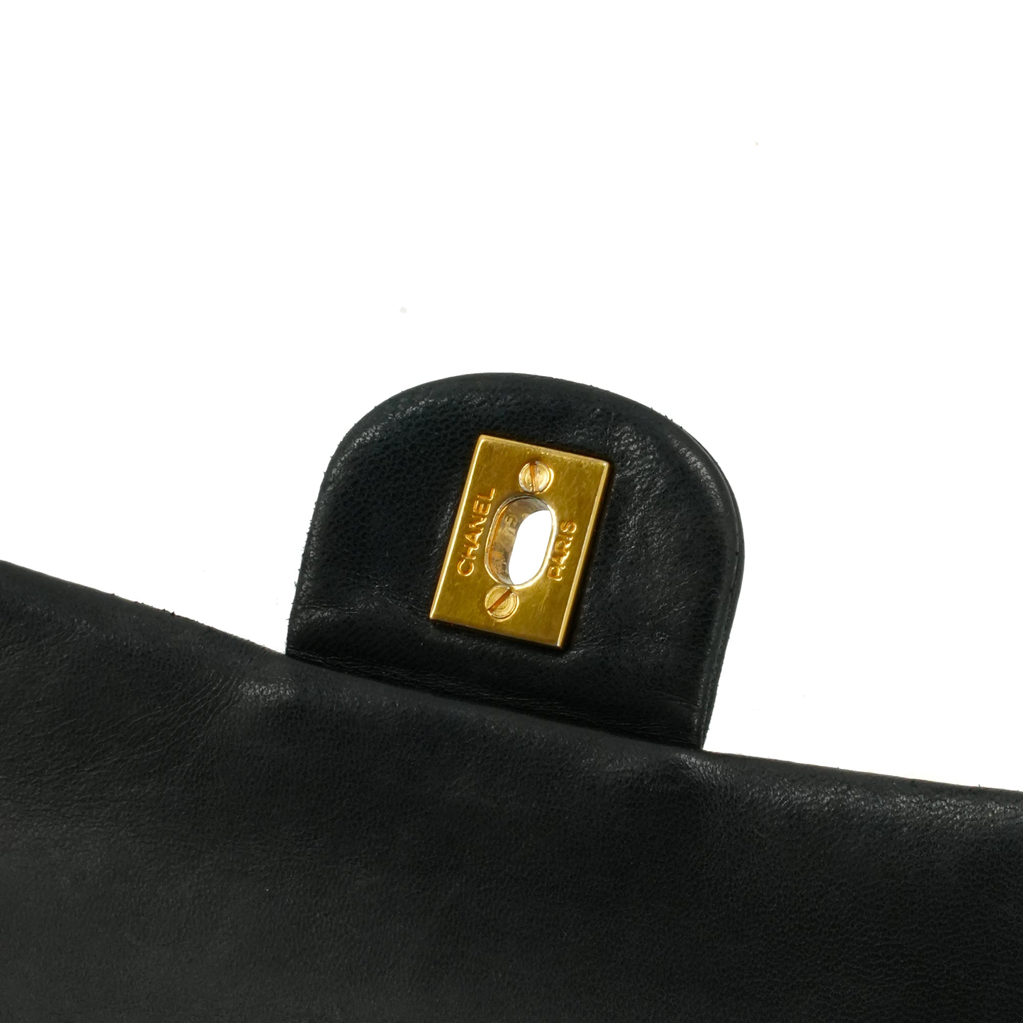 CHANEL - Sac à main Classique/Timeless medium Chanel en cuir matelassé noir vintage