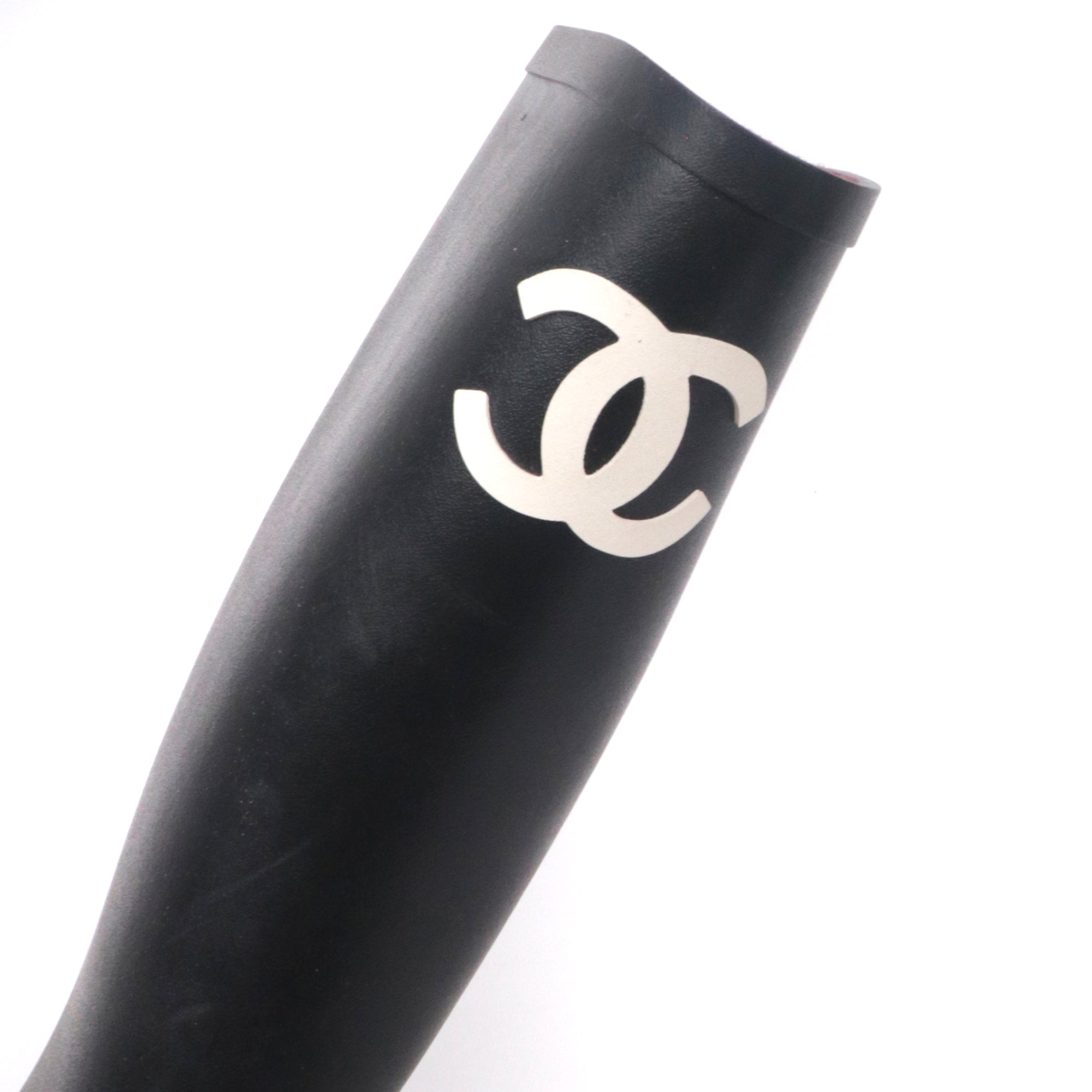 CHANEL - Bottes de pluie Chanel en caoutchouc noir (T39)