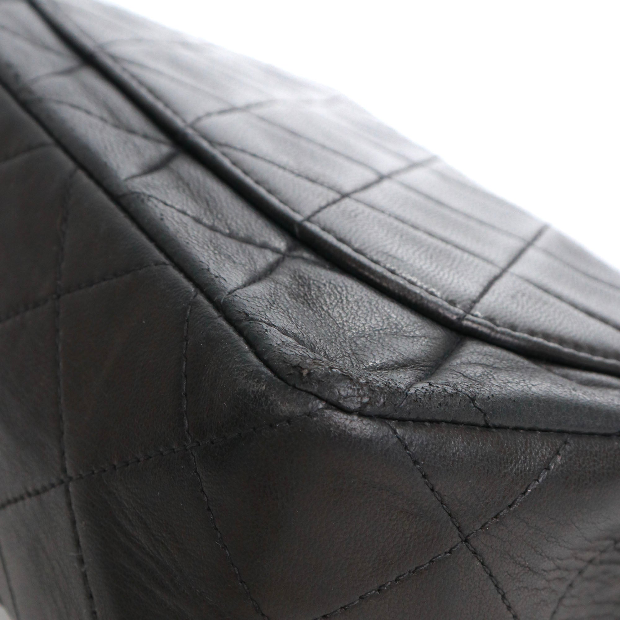 CHANEL - Sac à bandoulière Timeless/Classique Mini Square Chanel en cuir noir vintage