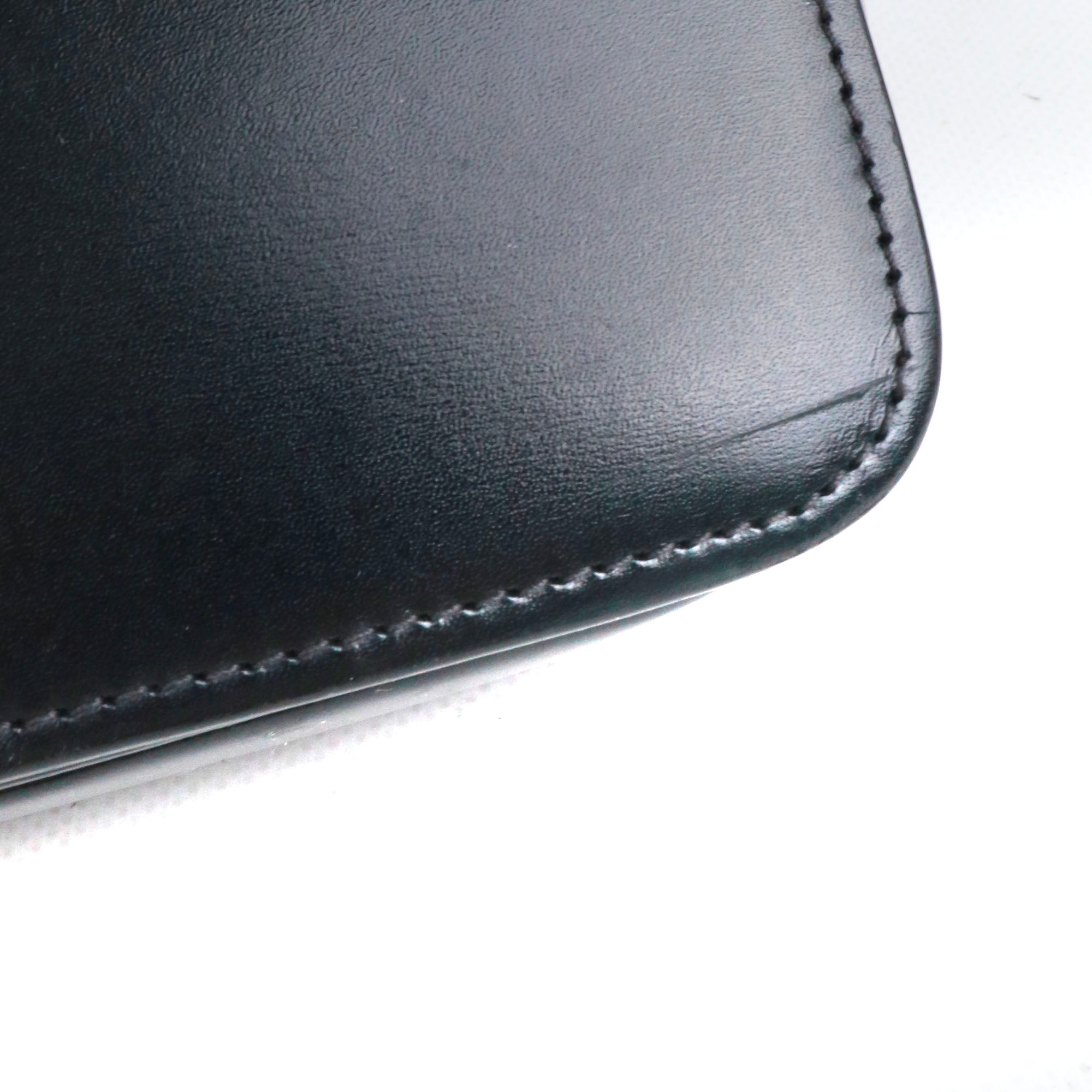 CELINE - Sac à bandoulière Triomphe teen Celine en cuir box noir