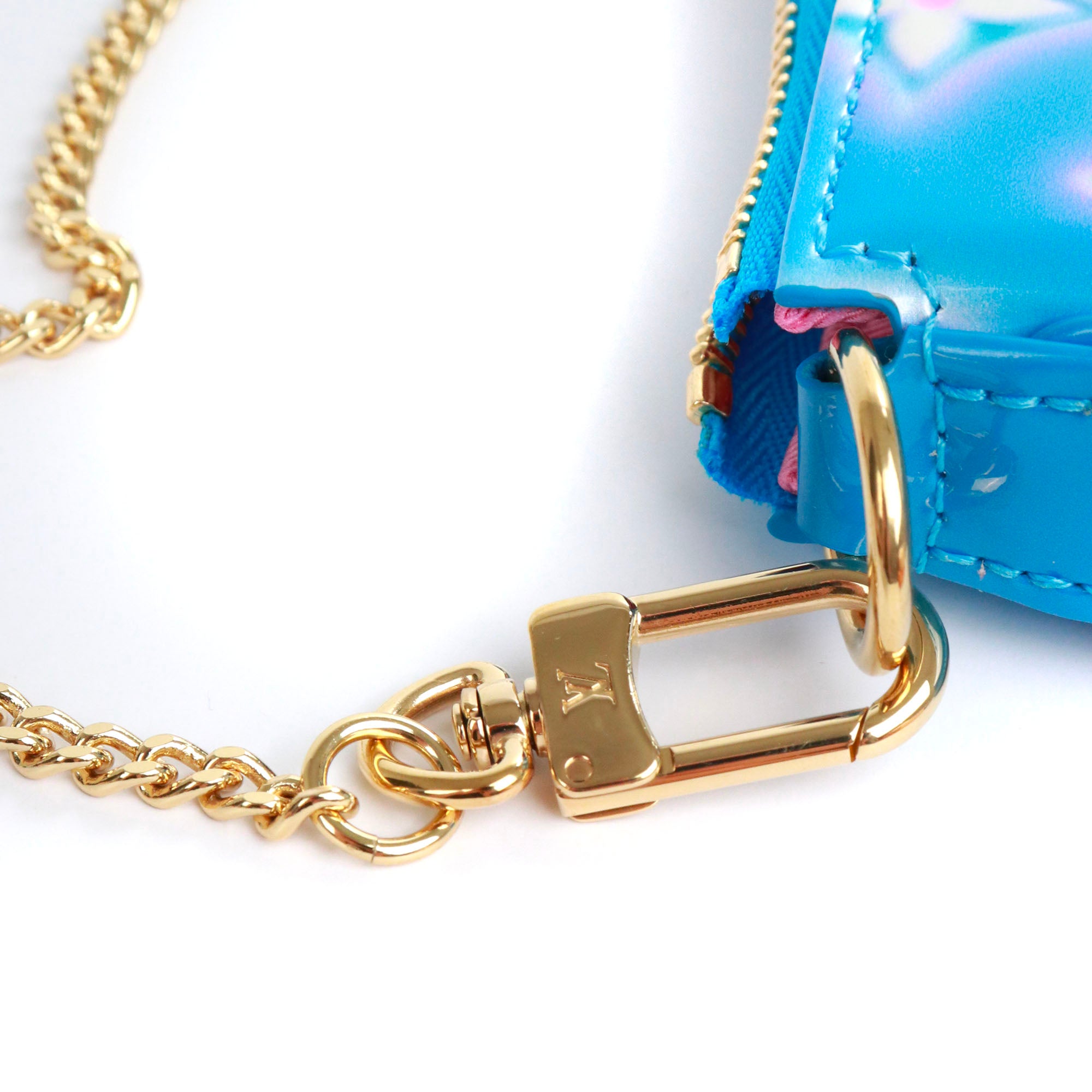 LOUIS VUITTON - Sac Pochette Accessoire Mini Louis Vuitton édition limitée en cuir verni bleu