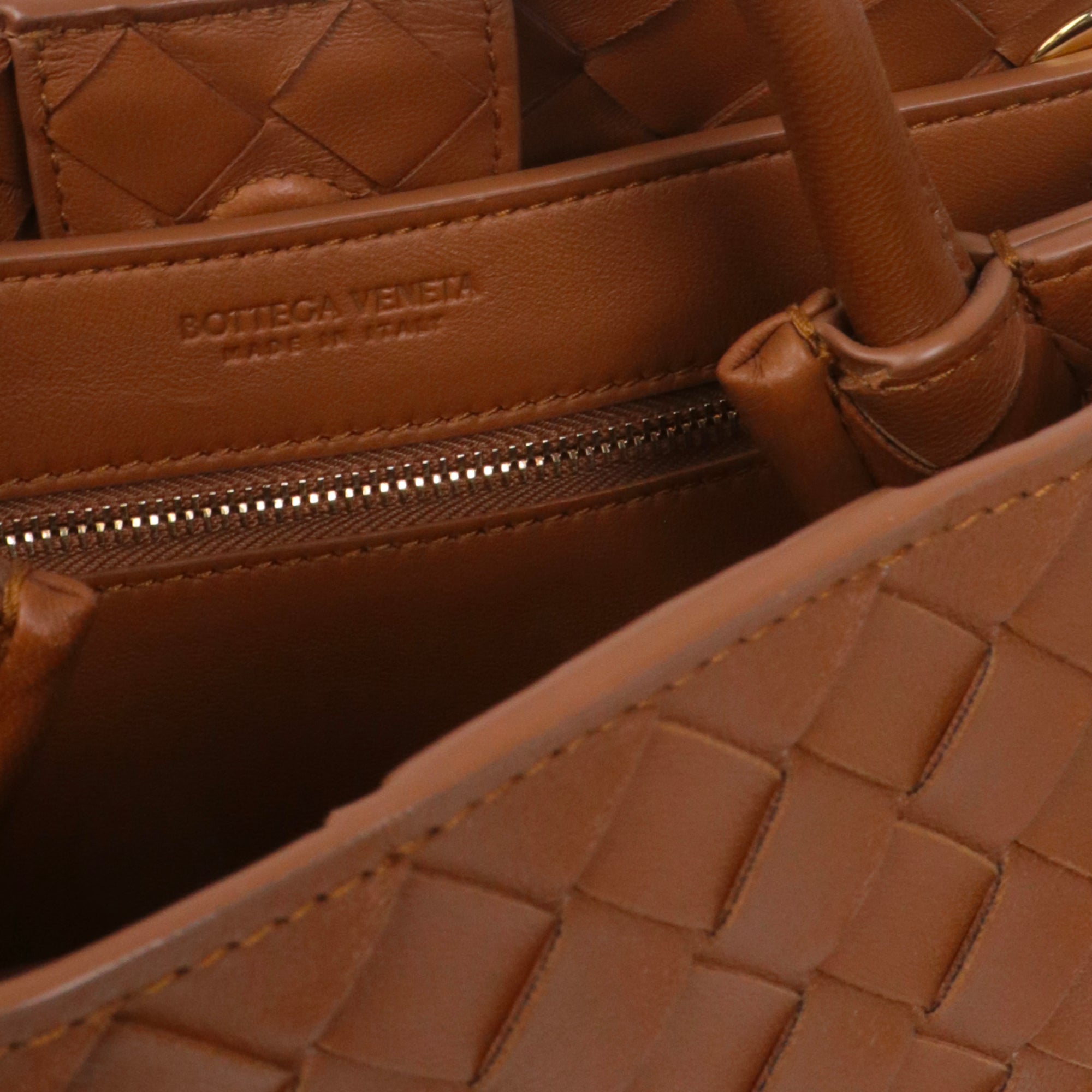 BOTTEGA VENETA - Sac à bandoulière Andiamo small Bottega Veneta en cuir marron