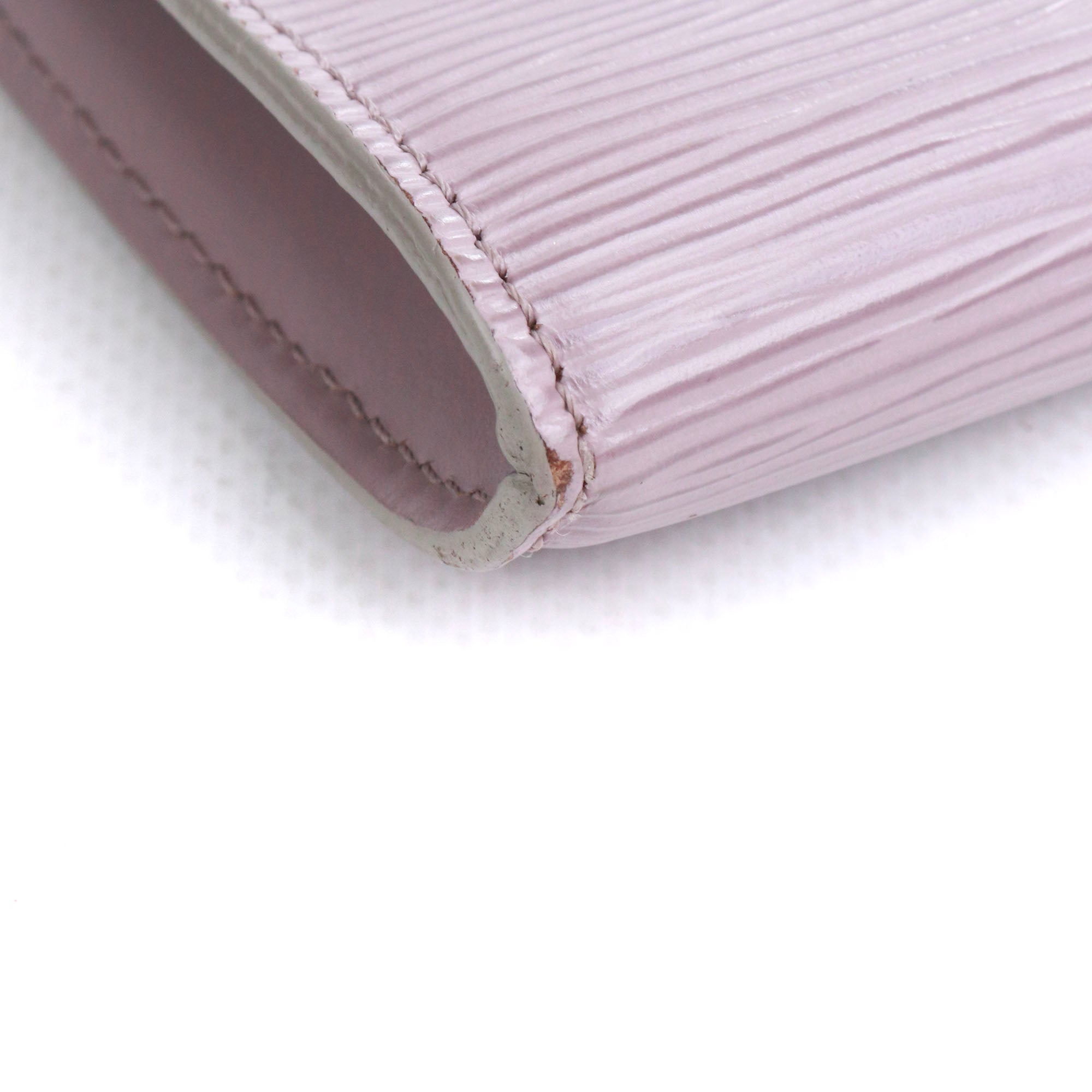 LOUIS VUITTON - Sac Pochette Accessoire Louis Vuitton en cuir épi mauve vintage
