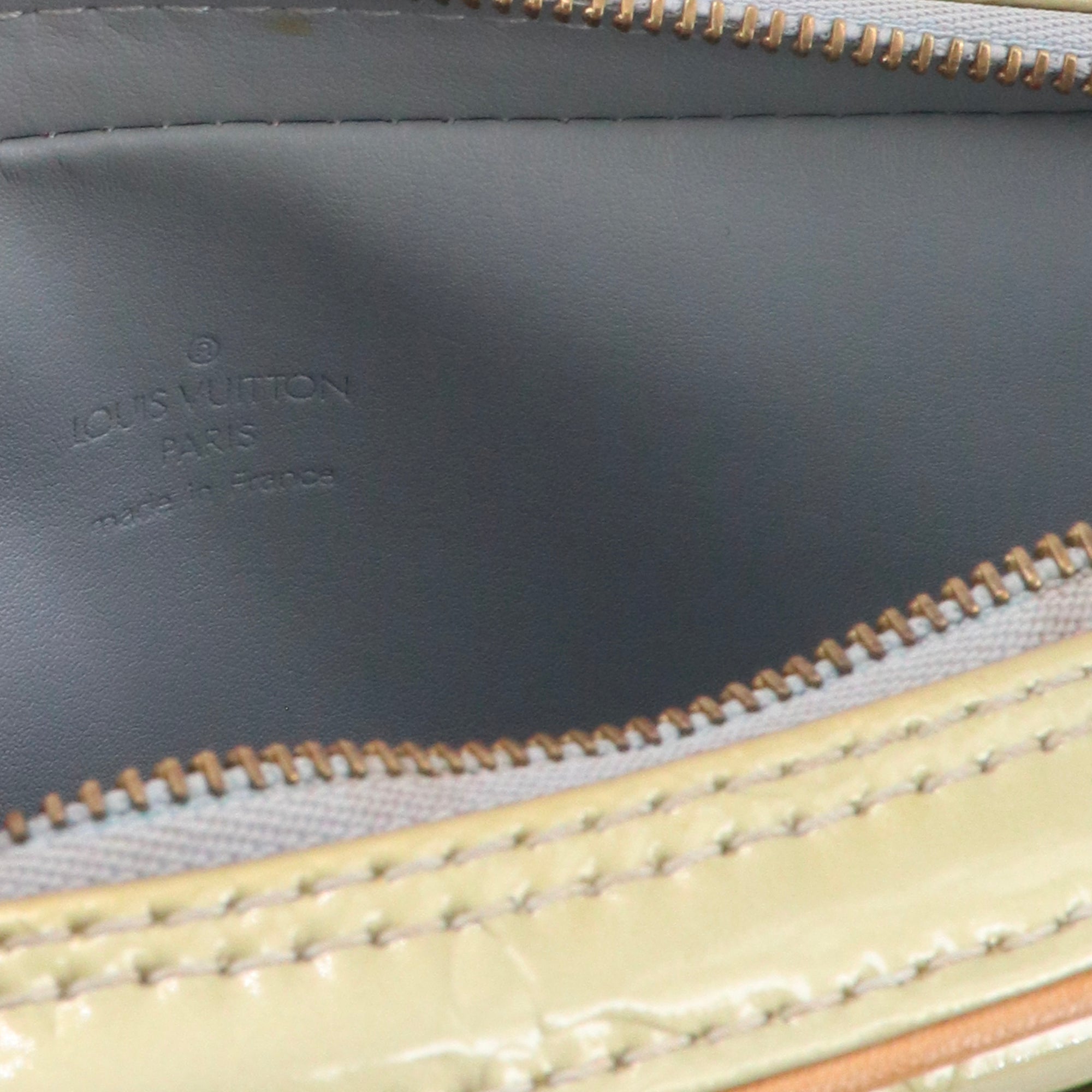 LOUIS VUITTON - Sac Ceinture Louis Vuitton en cuir verni embossé monogrammé vert