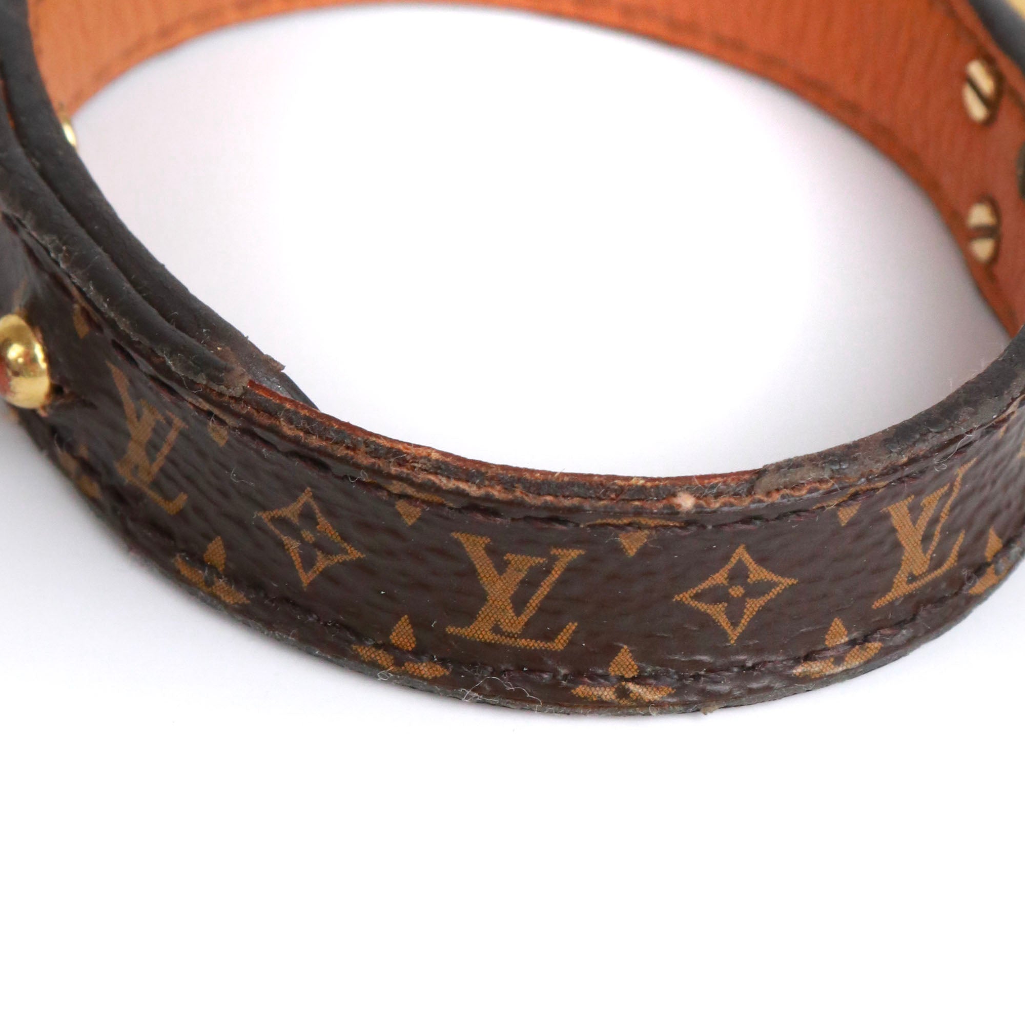 LOUIS VUITTON - Essential V bracelet in monogram canvas (T17)