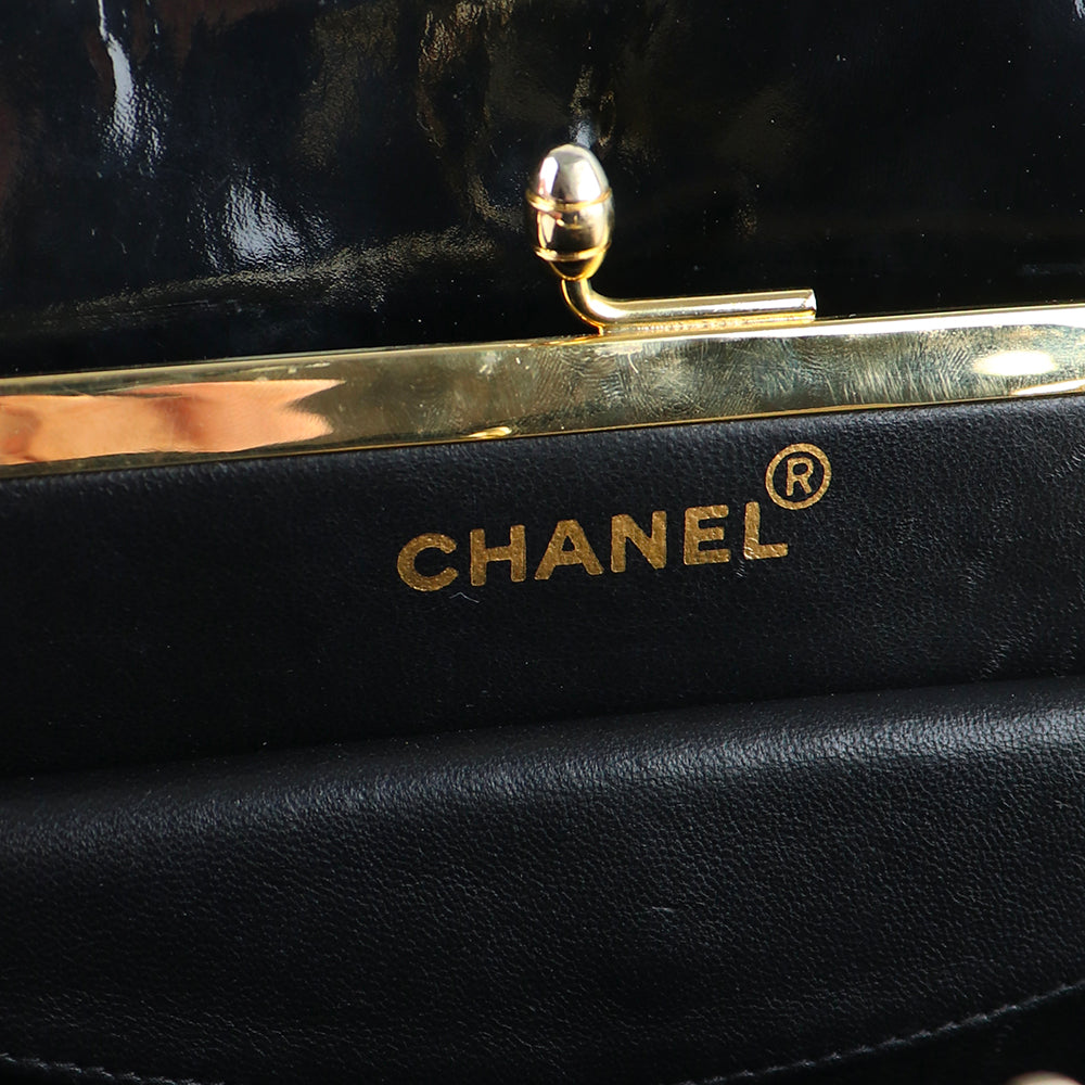 CHANEL - Vintage patent leather shoulder bag