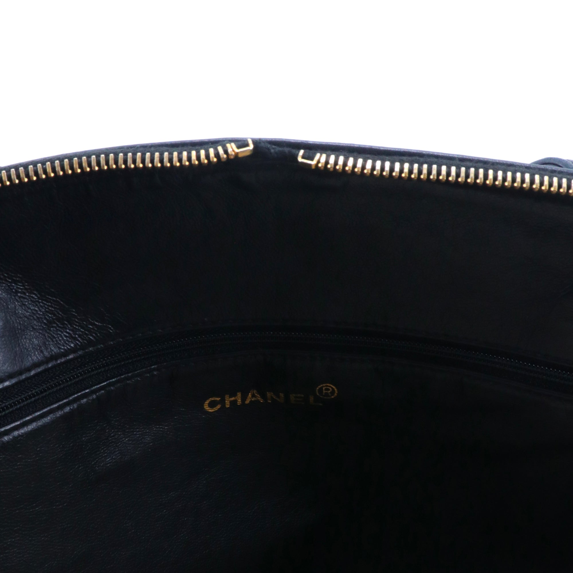 CHANEL - Sac à main Shopping Chanel en cuir lisse noir vintage