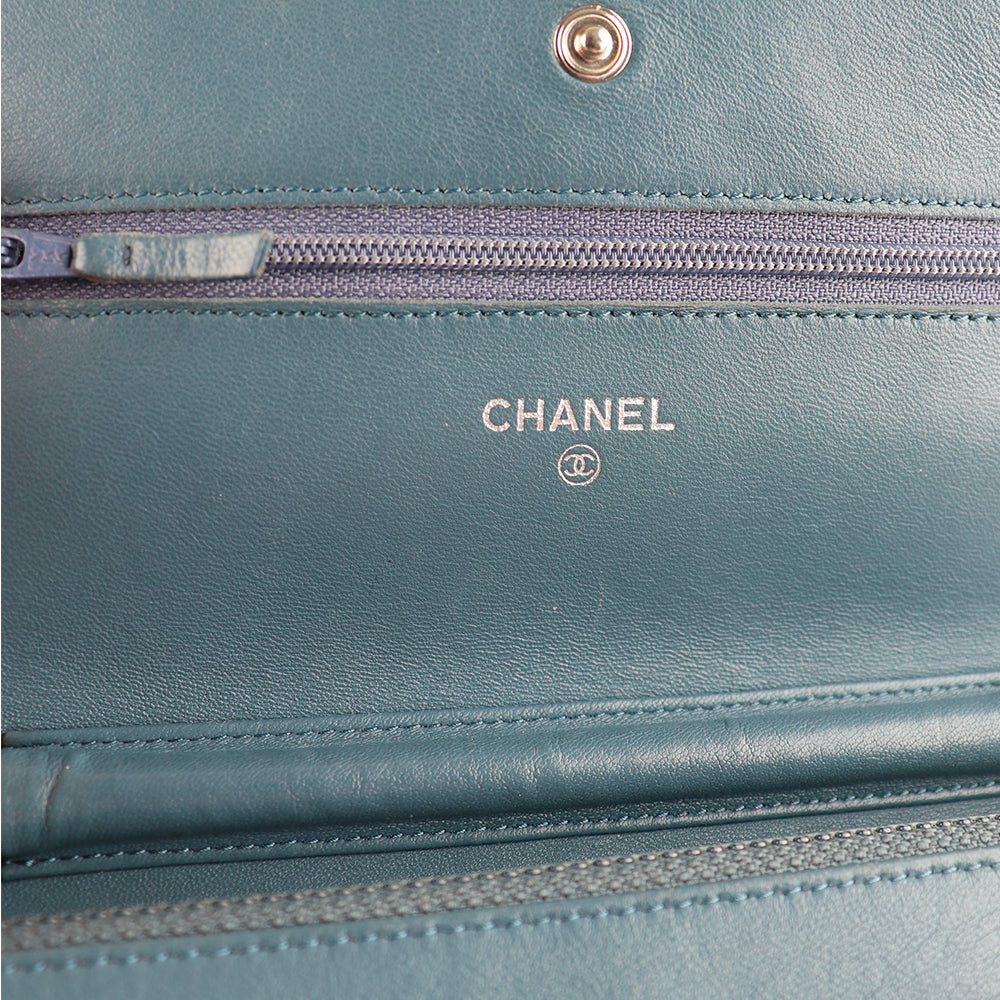 CHANEL - Sac Wallet On Chain Timeless en cuir bleu gris