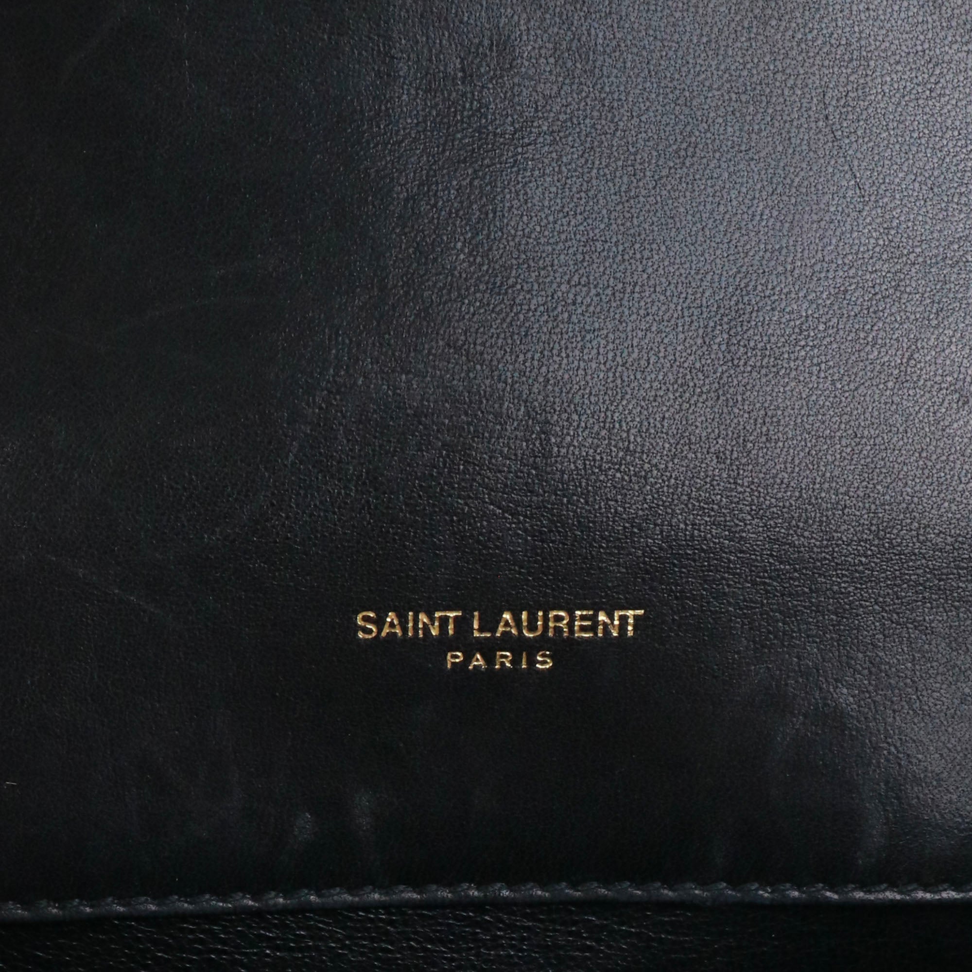 SAINT LAURENT - Sac à bandoulière Vicky Saint Laurent en cuir lisse noir