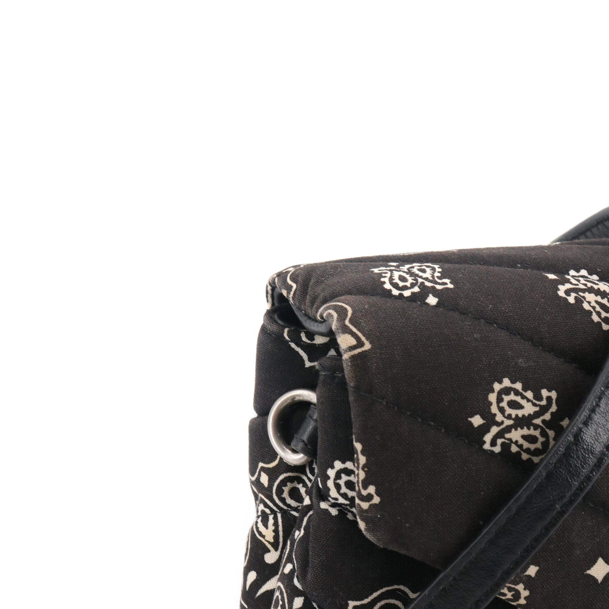 SAINT LAURENT - Sac à bandoulière Loulou Toy Saint Laurent en toile noire bandana