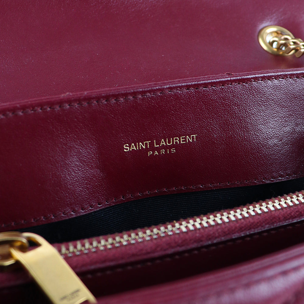 SAINT LAURENT - Sac à bandoulière Loulou small en cuir matelassé bordeaux