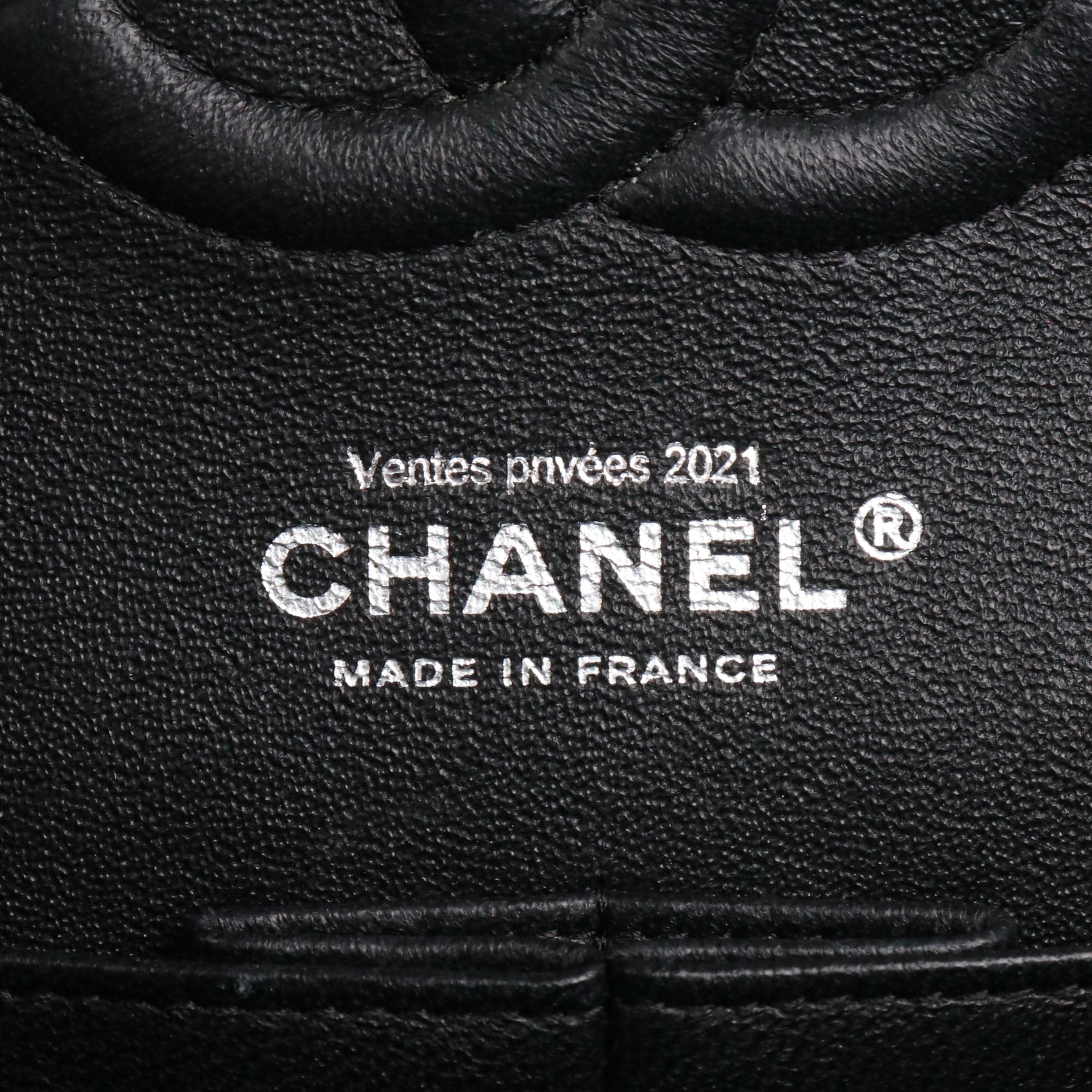 CHANEL - Sac à main Timeless/Classique Chanel medium double flap Chanel en cuir caviar chevron noir