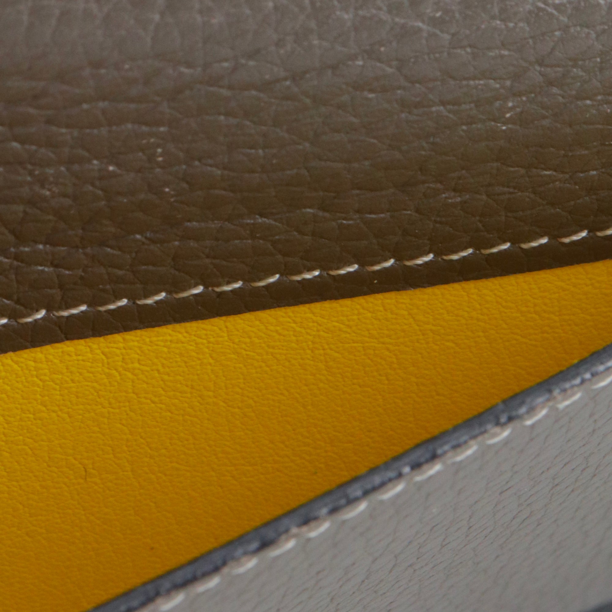 CELINE - Grand portefeuille Celine en cuir grainé gris