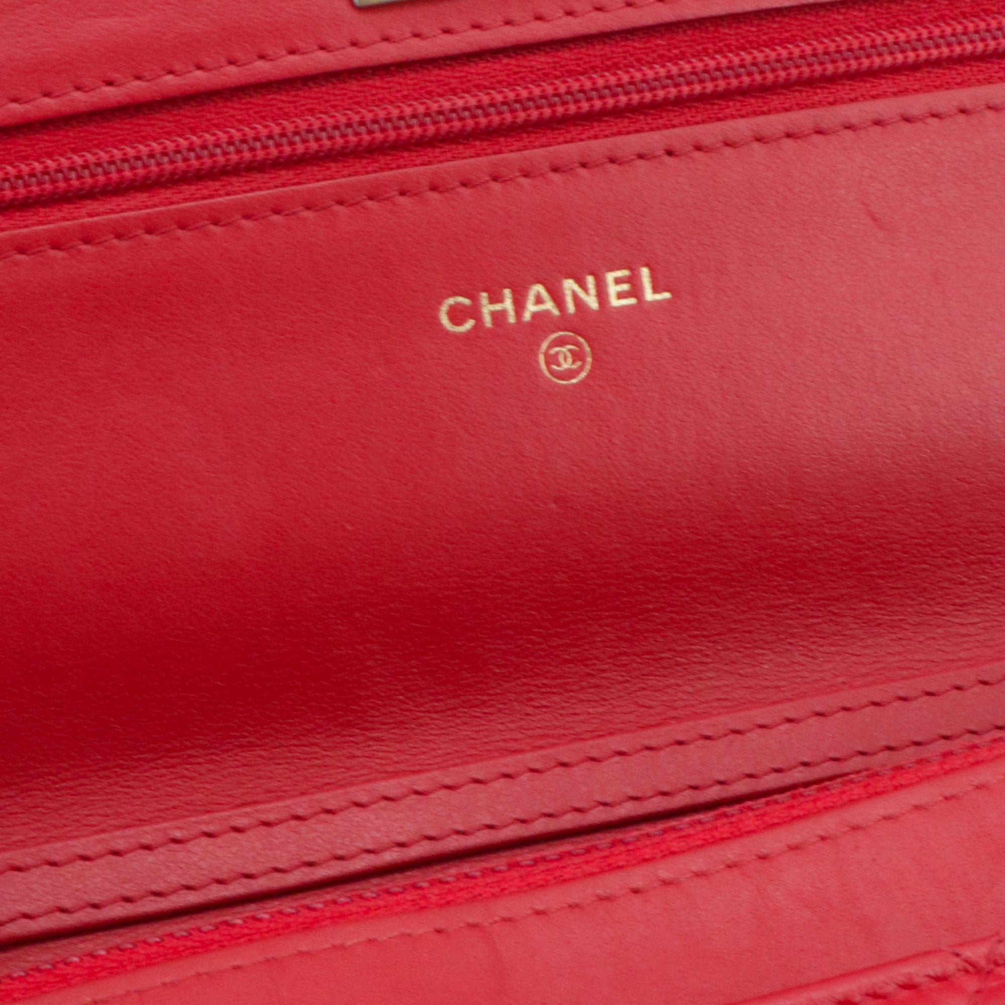 CHANEL - Wallet on chain 2.55 Chanel en cuir matelassé rouge