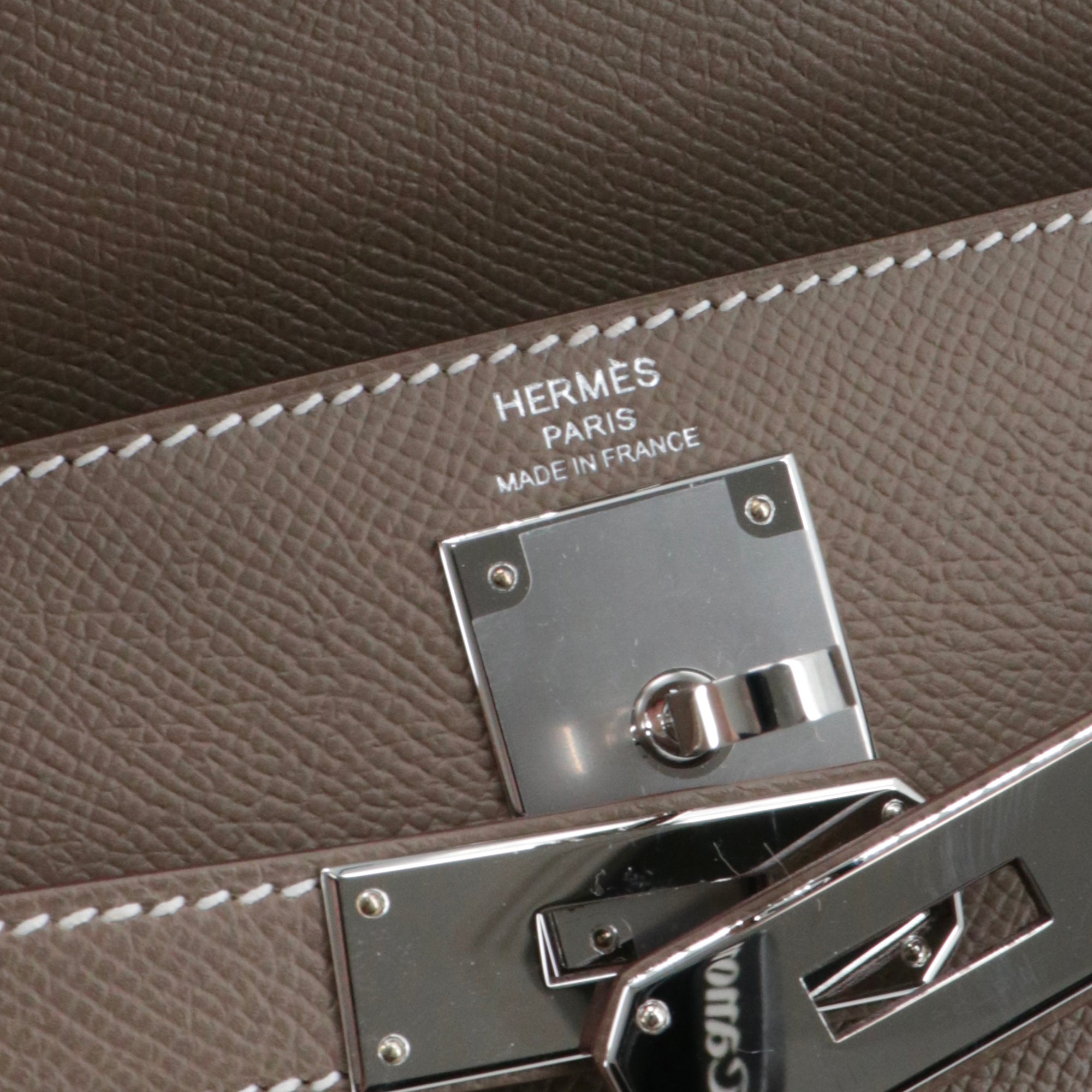HERMÈS - Kelly 28 handbag in saddle biscuit epsom leather