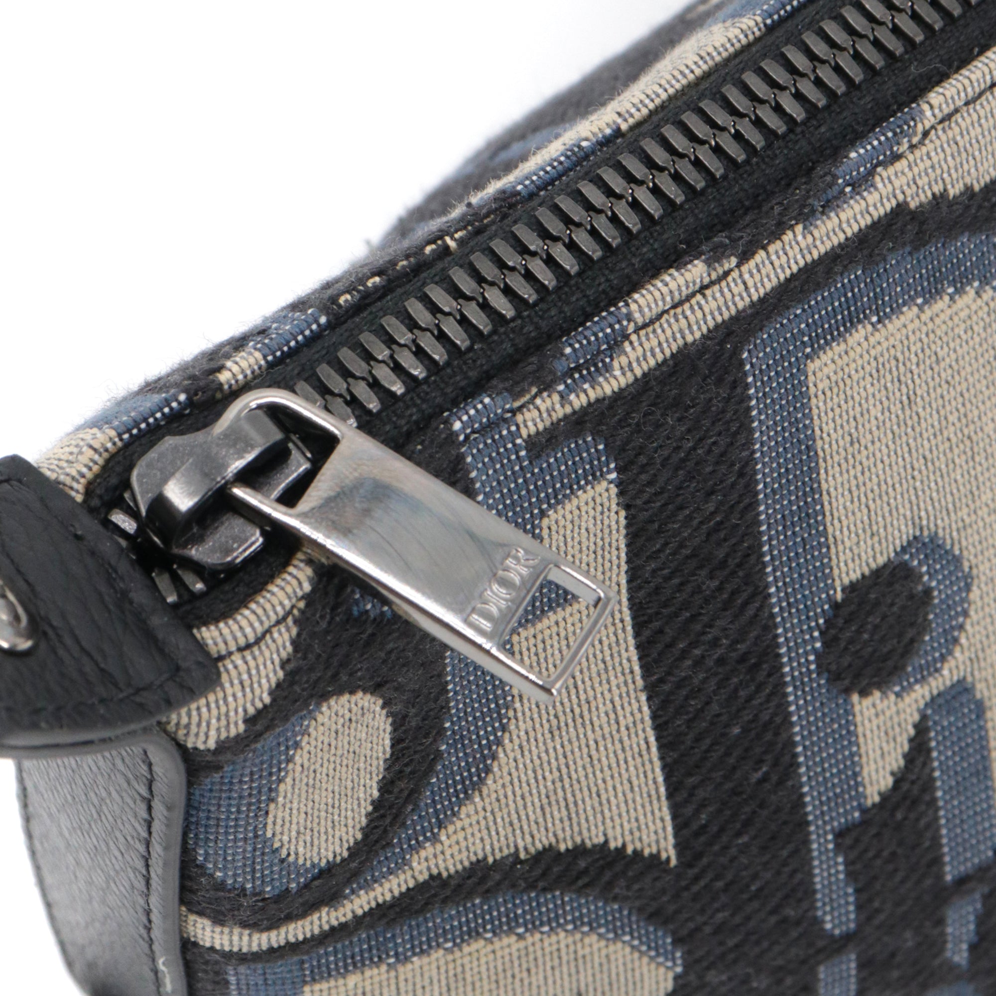 DIOR - Trousse de toilette Dior en toile jacquard bleu marine