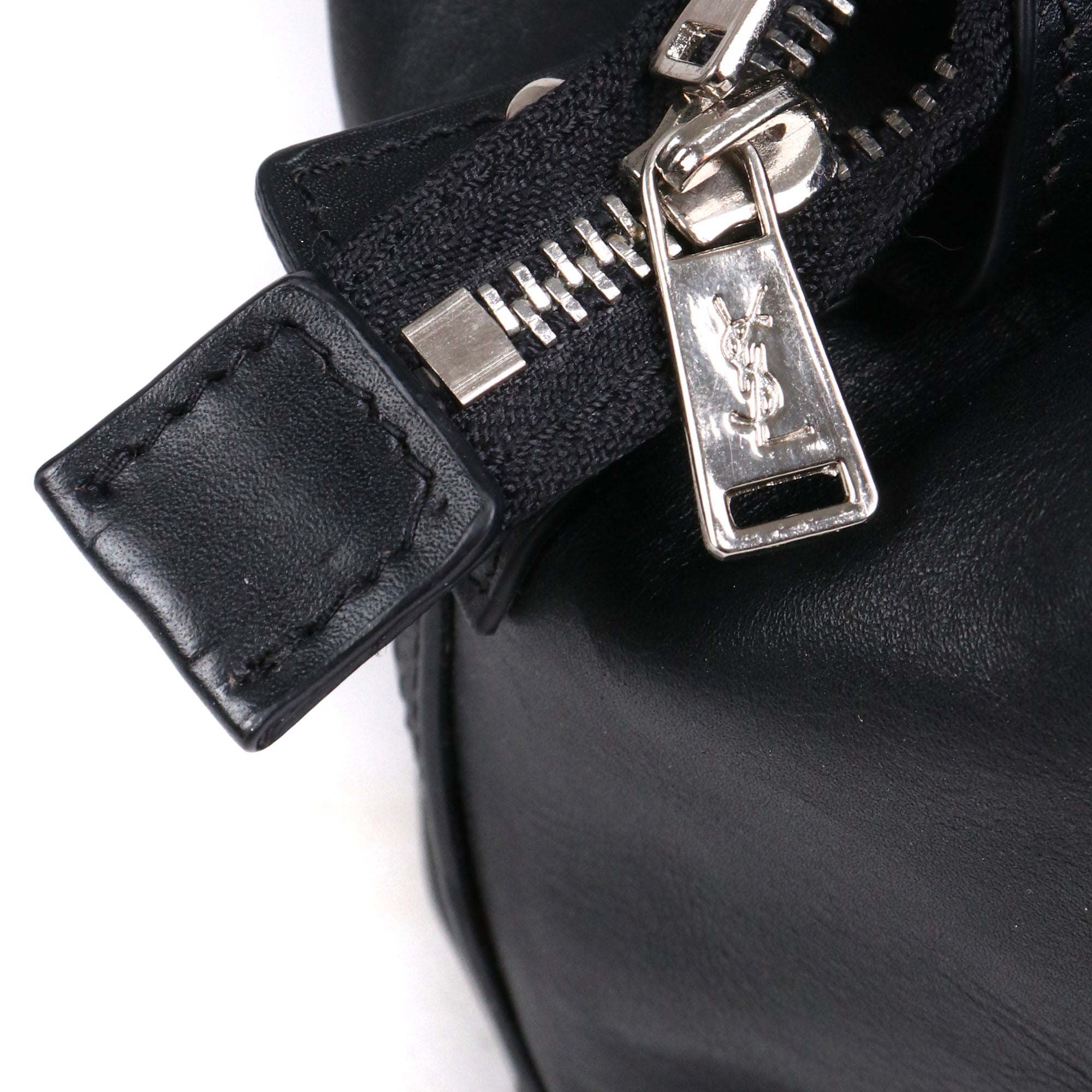 SAINT LAURENT - Sac à main Easy Rock vintage Saint Laurent en cuir noir