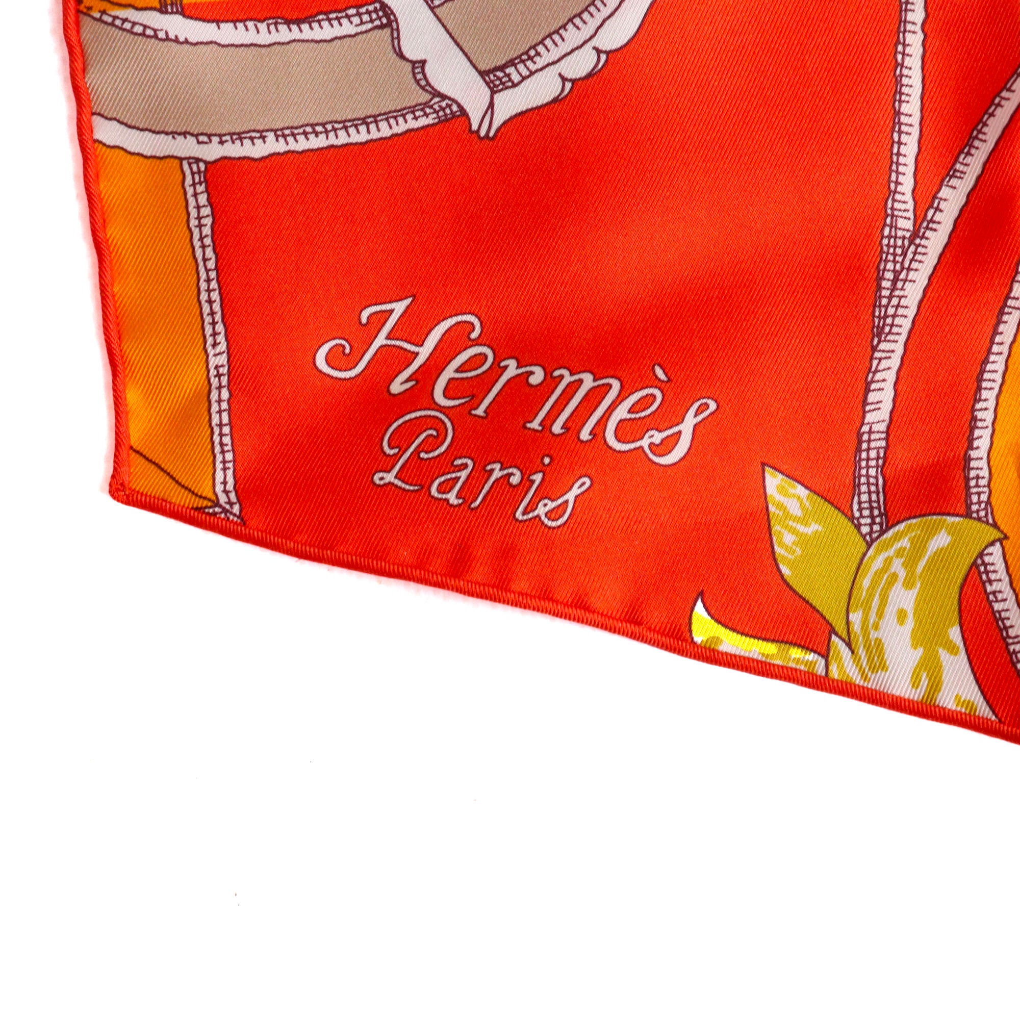 HERMÈS - Echarpe de soie L'Instruction du Roy Bayadère Hermès en soie orange