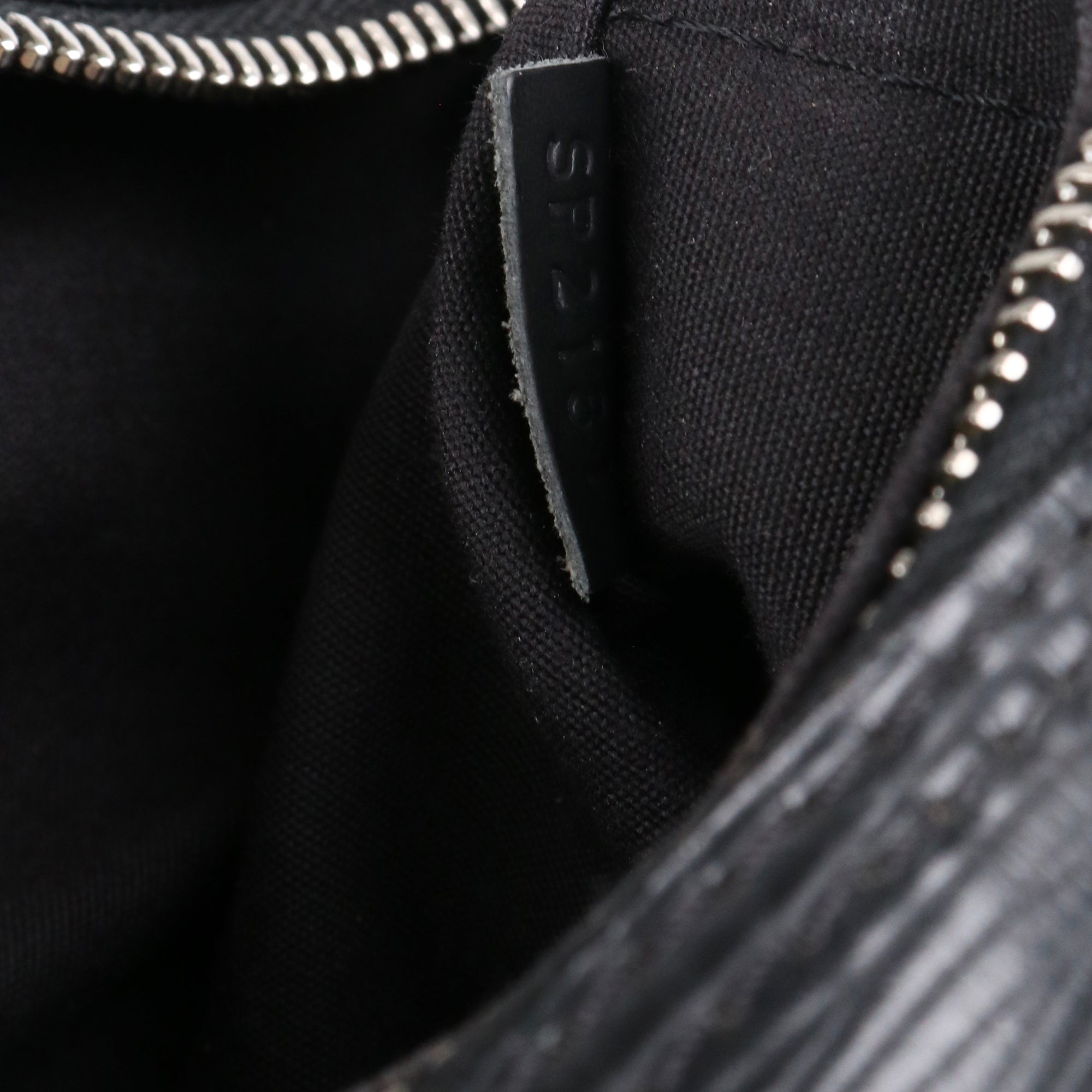 LOUIS VUITTON - Sac à main Speedy 35 Louis Vuitton en cuir épi noir