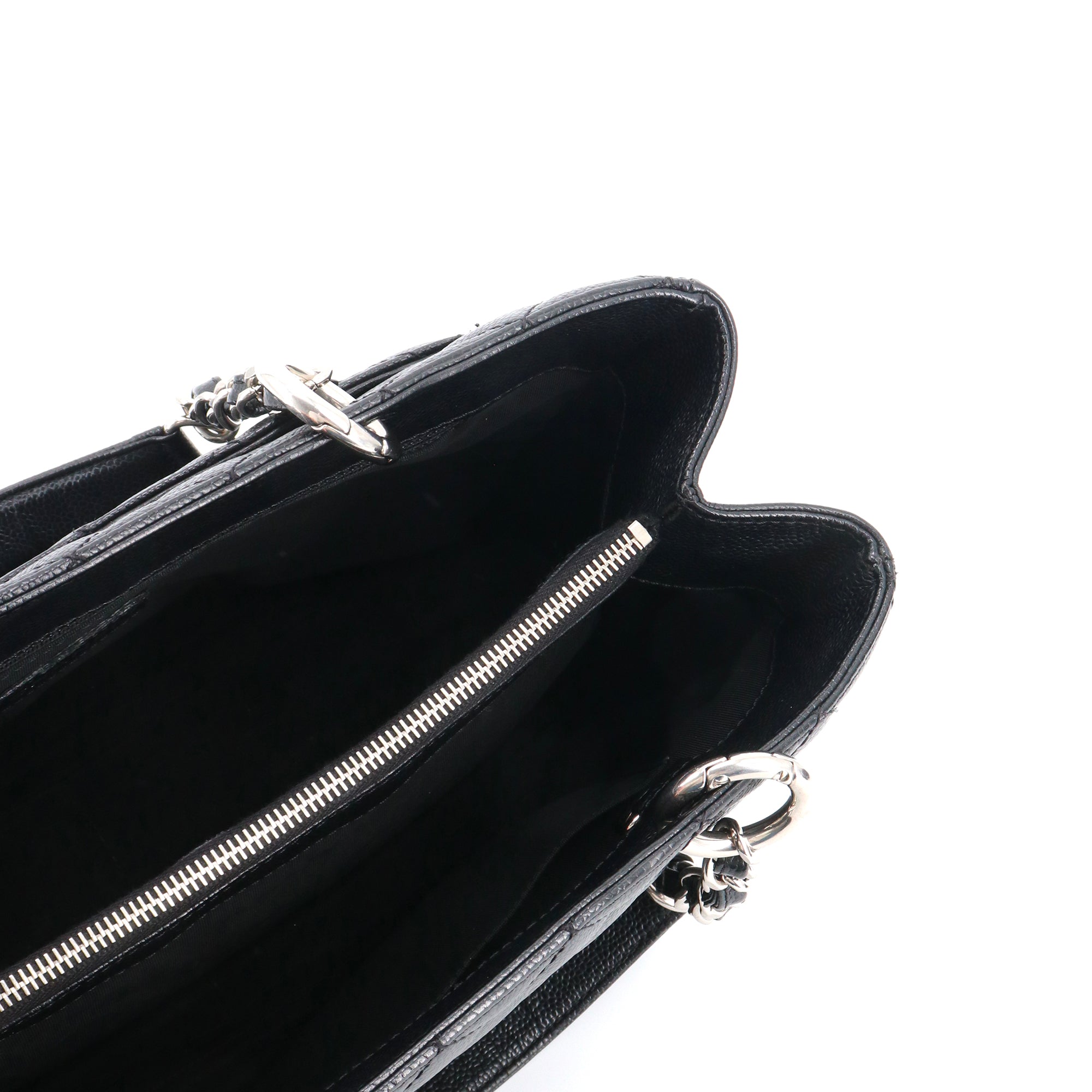 CHANEL - Sac cabas Shopping GST Chanel en cuir grainé noir