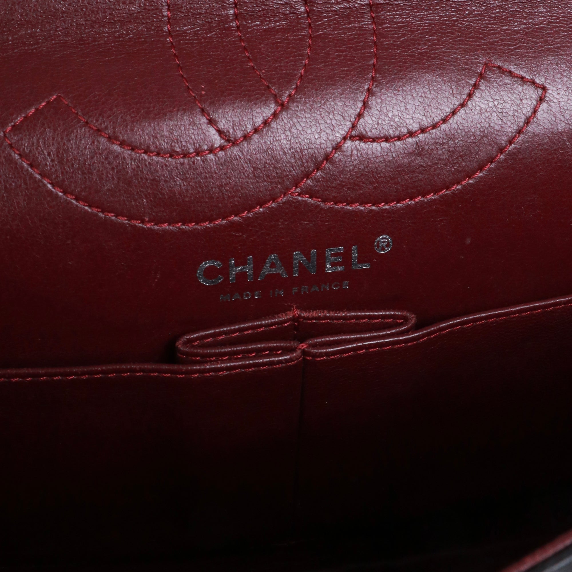 CHANEL - Sac à bandoulière 2.55 Chanel medium en cuir froissé noir
