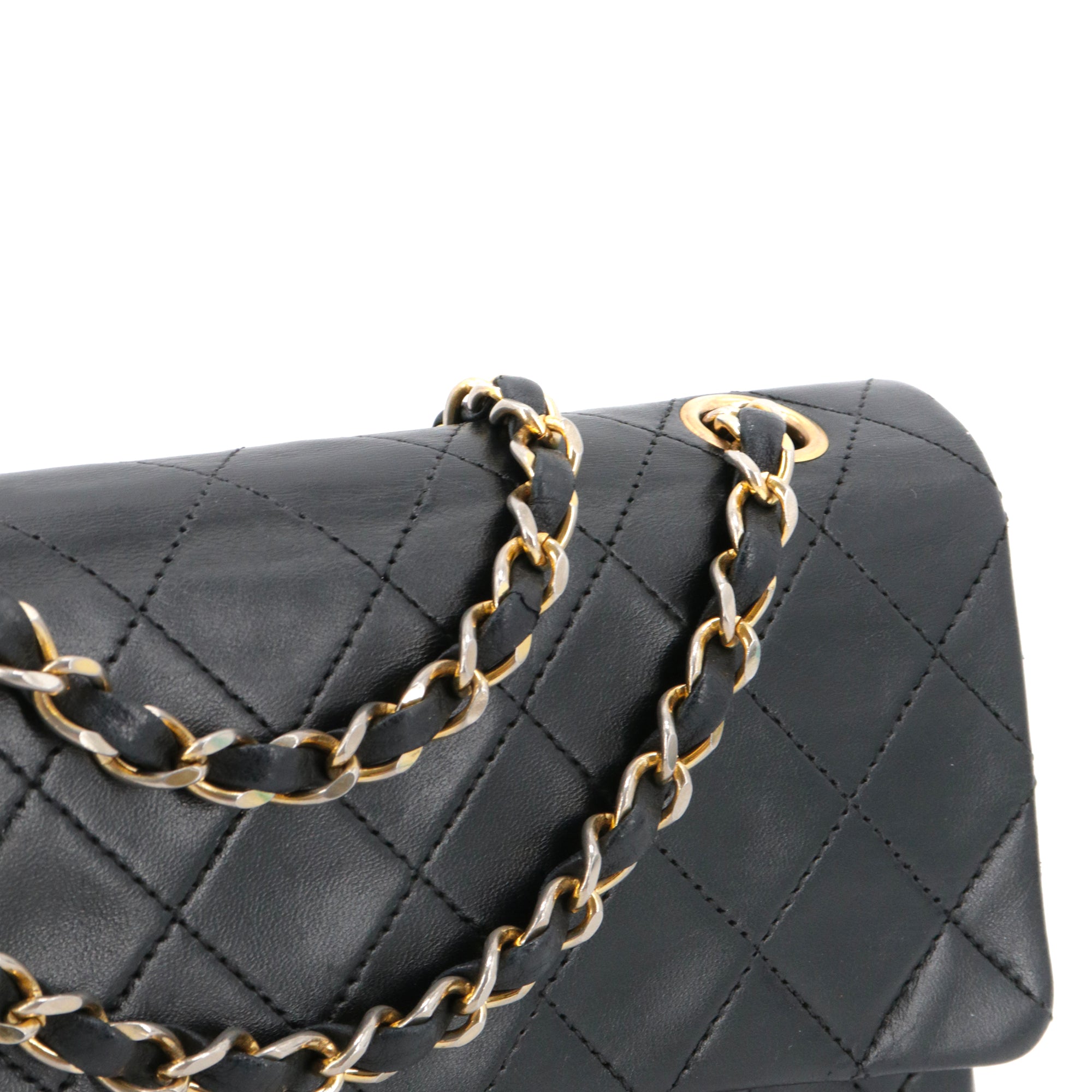 CHANEL - Sac à main Timeless 23 Chanel double flap en cuir matelassé noir