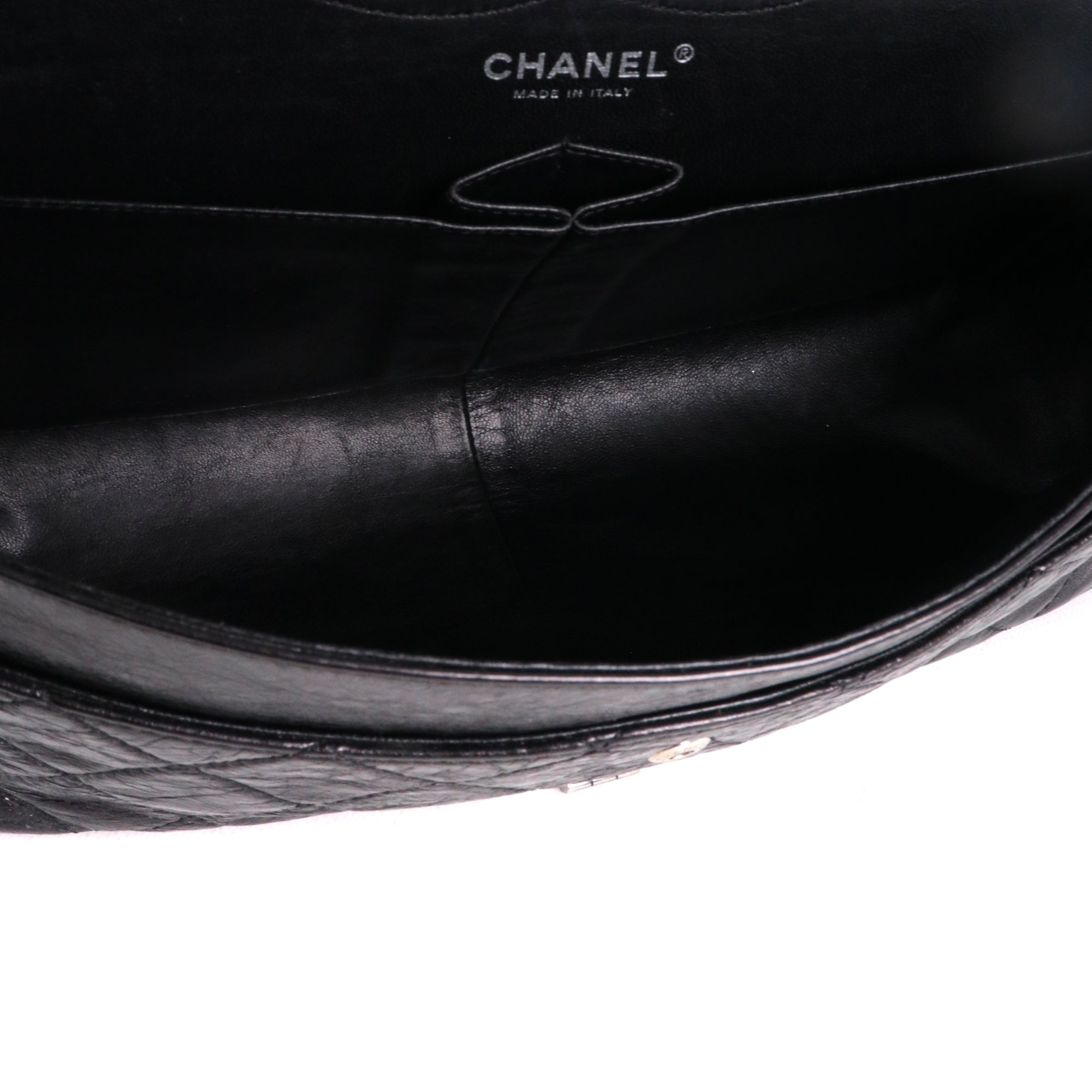 CHANEL - Sac à bandoulière 2.55 Chanel Maxi en cuir froissé noir
