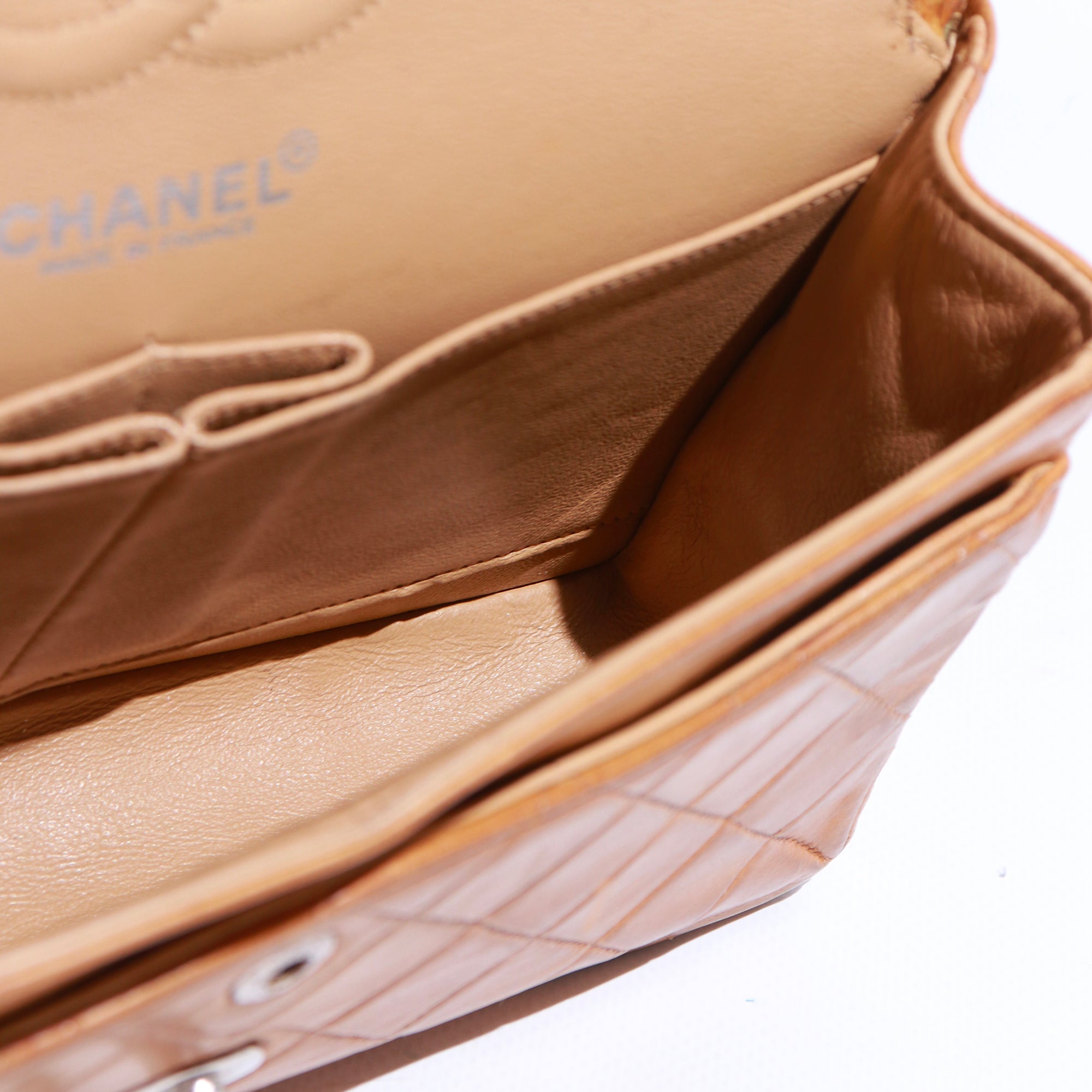 CHANEL - Sac à main Timeless 23 double flap en cuir matelassé marron