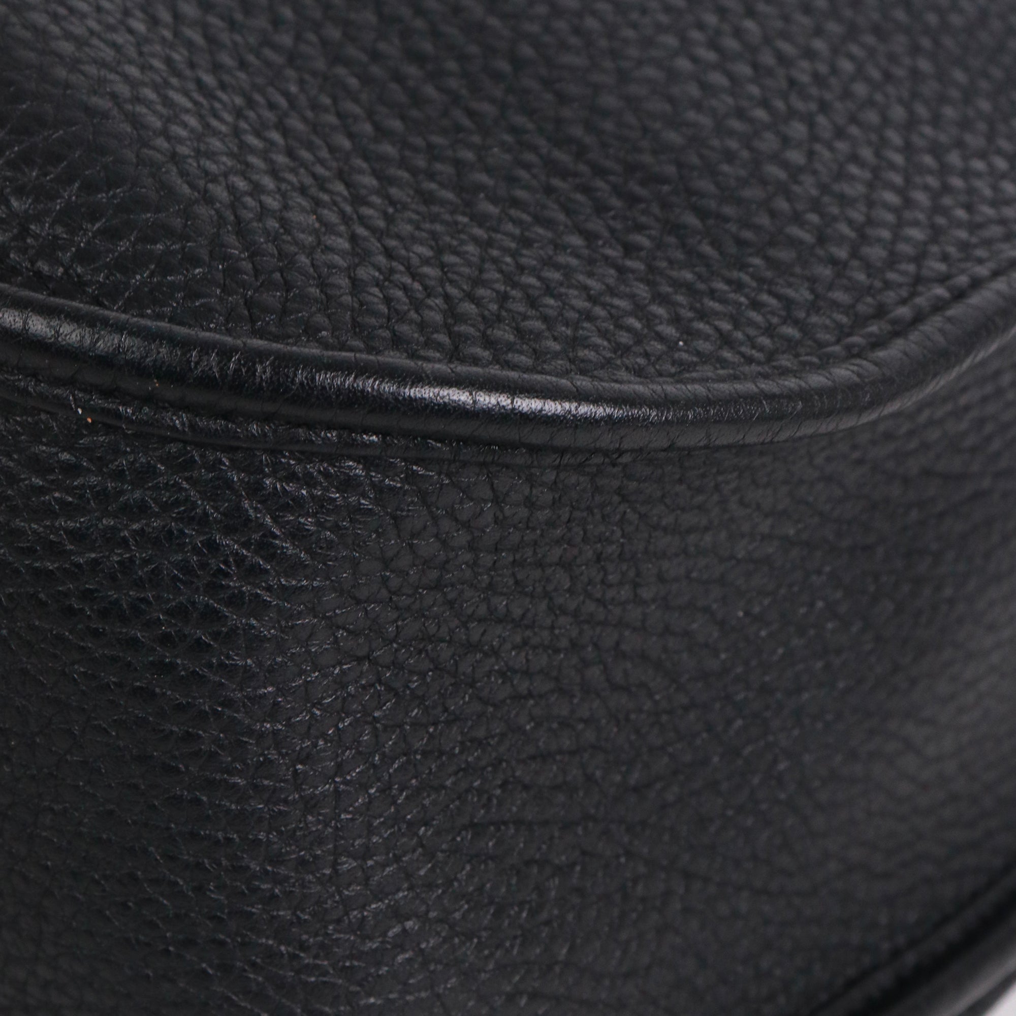 HERMÈS - Sac à bandoulière Evelyne 29 Hermès en cuir Clémence noir