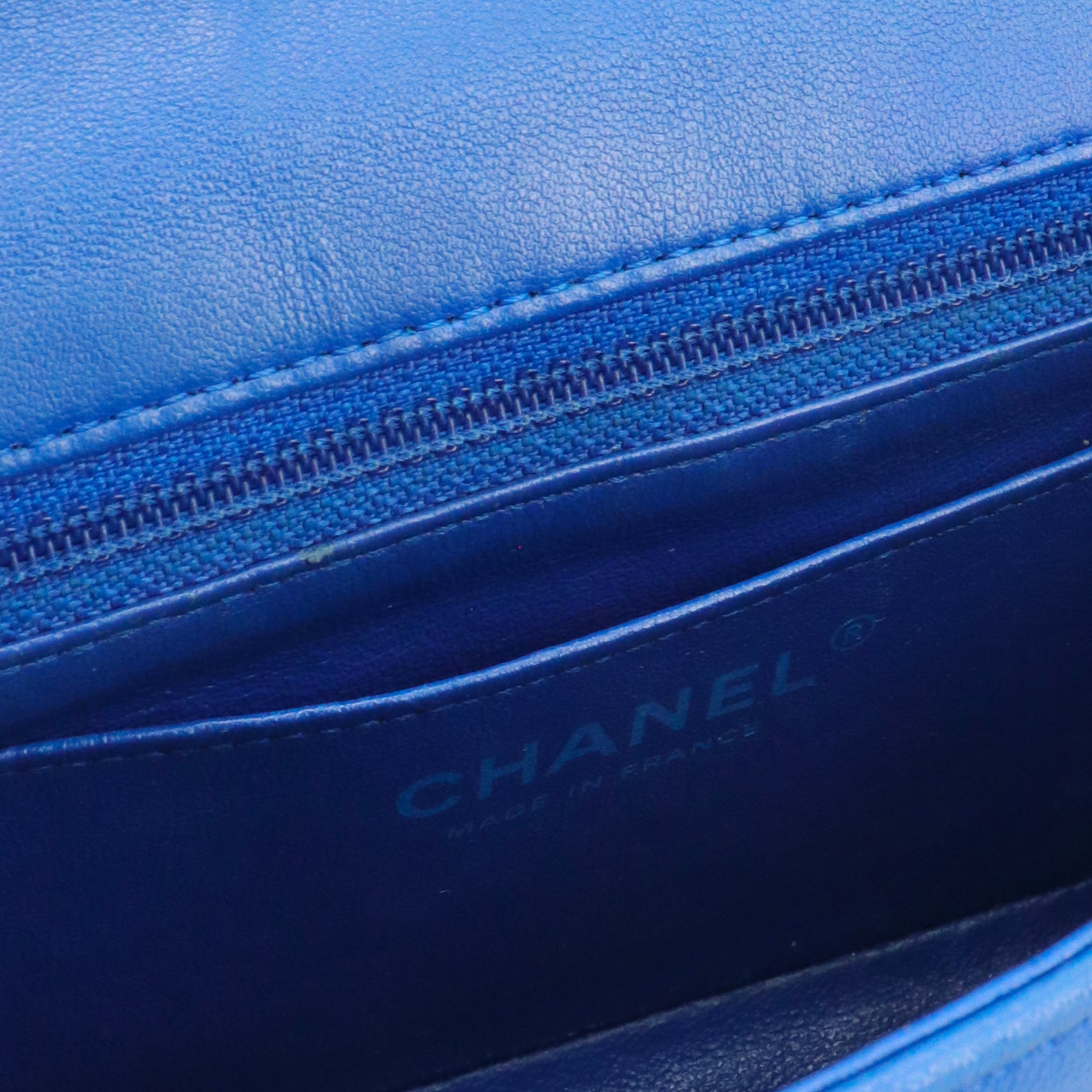 CHANEL - Sac à bandoulière Timeless/Classique mini rectangle Chanel en cuir bleu