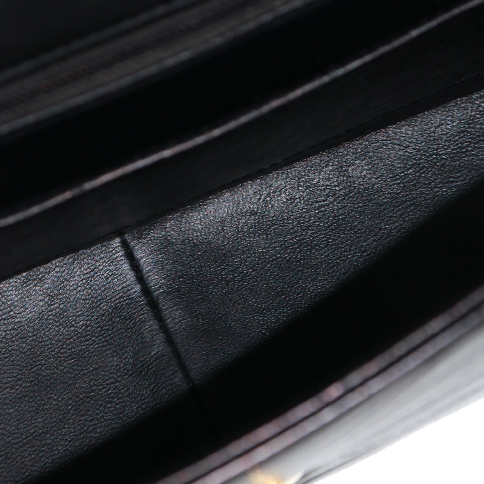 CHANEL - Sac à main Timeless 25 cuir chevrons noir édition limitée