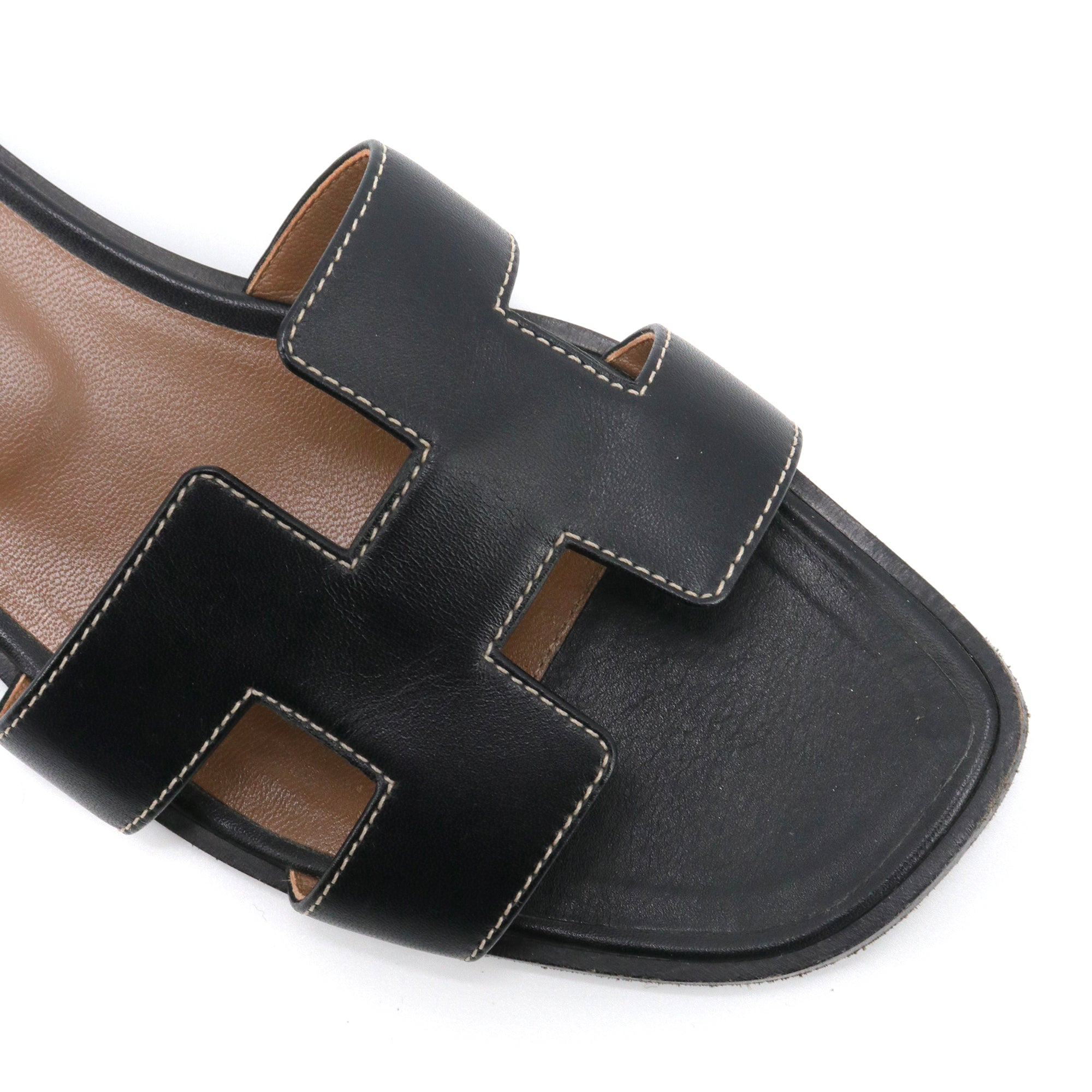 HERMÈS - Sandales Oran Hermès en cuir noir (T38)