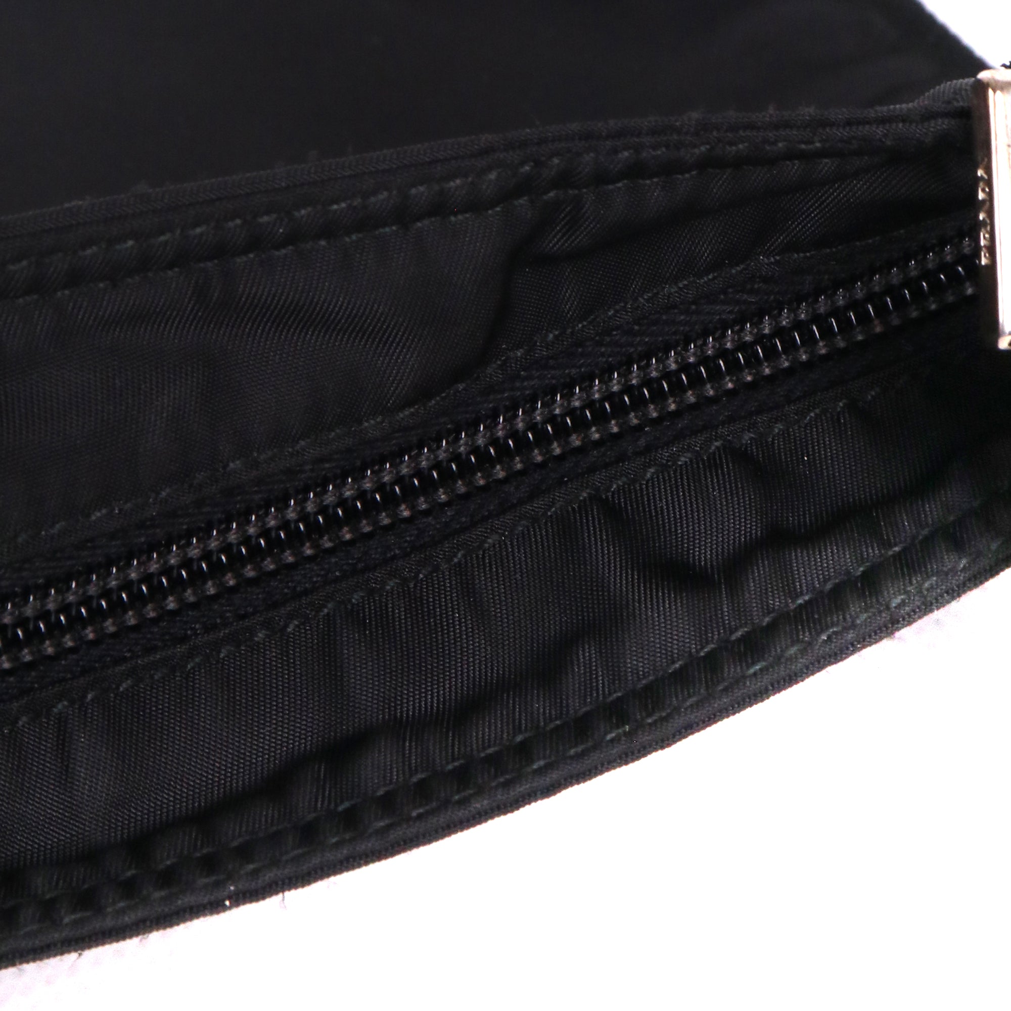 PRADA - Sac à bandoulière Prada en Re-Nylon noir