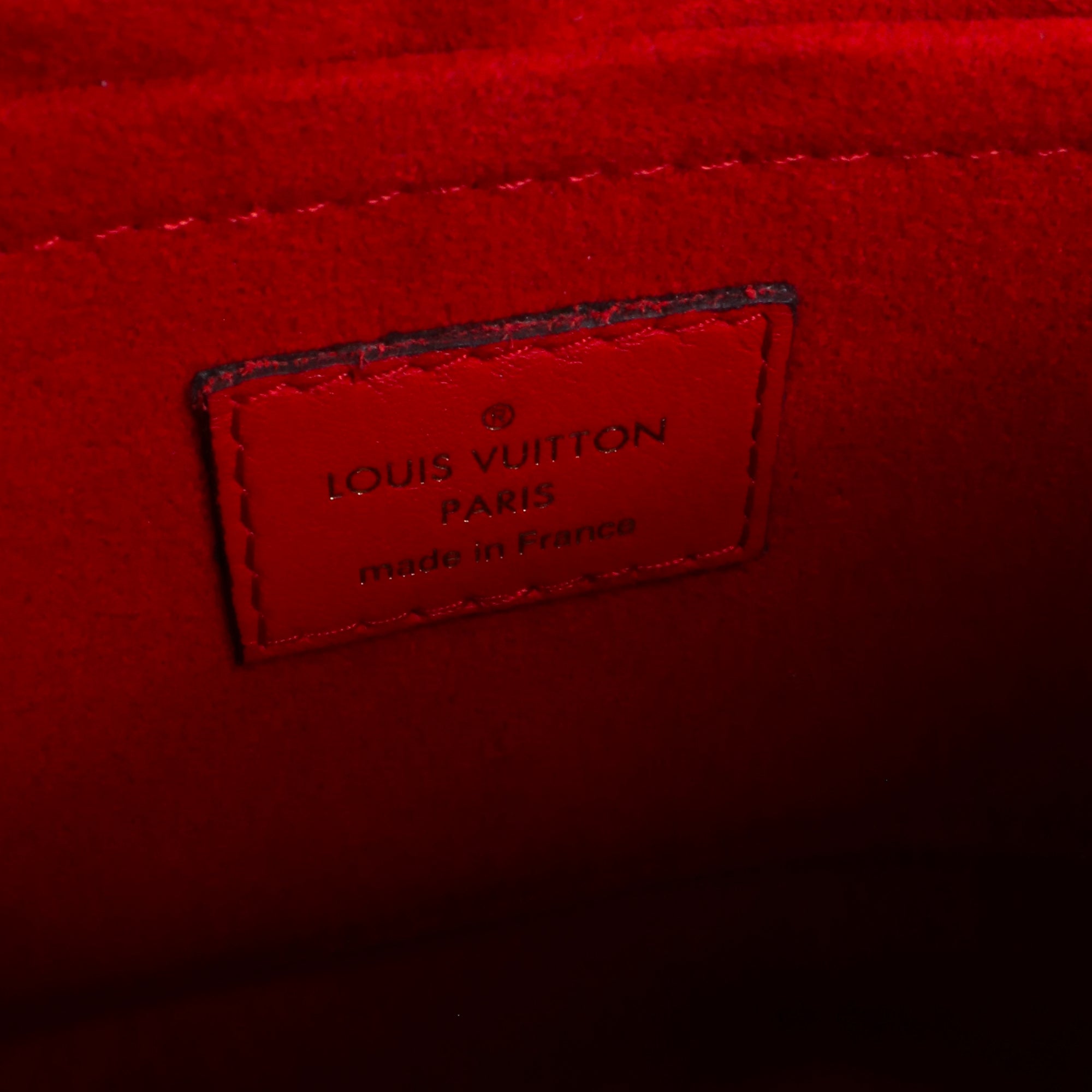 LOUIS VUITTON - Sac à bandoulière Locky BB Louis Vuitton en toile monogrammée et cuir rouge