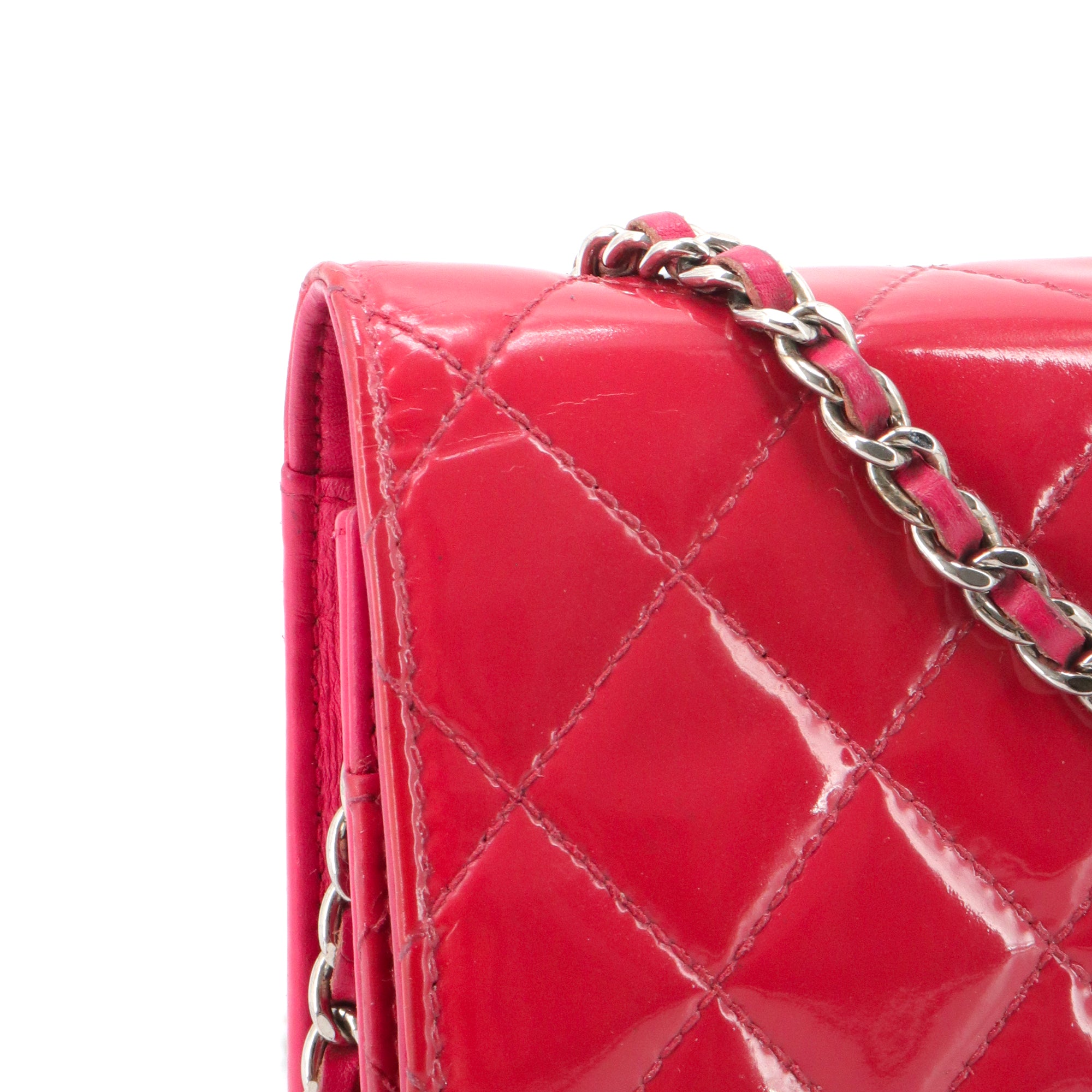 CHANEL - Sac Wallet on chain Timeless Chanel en cuir verni rose