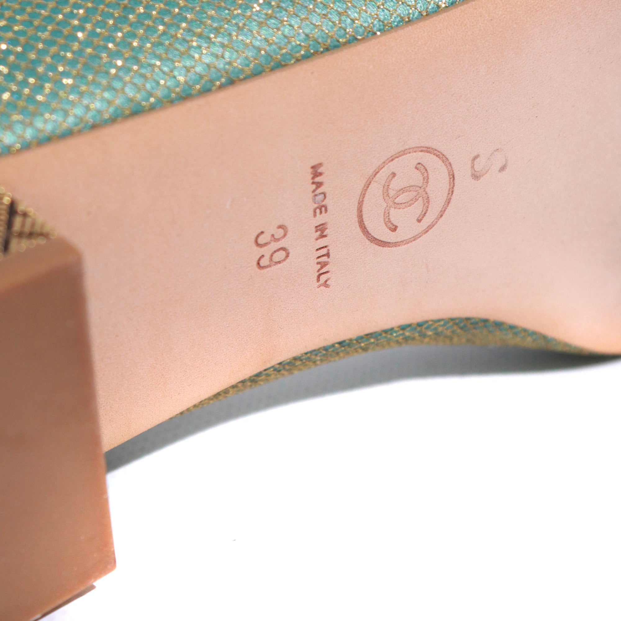 CHANEL - Ballerines en toile verte et dorée (T39)