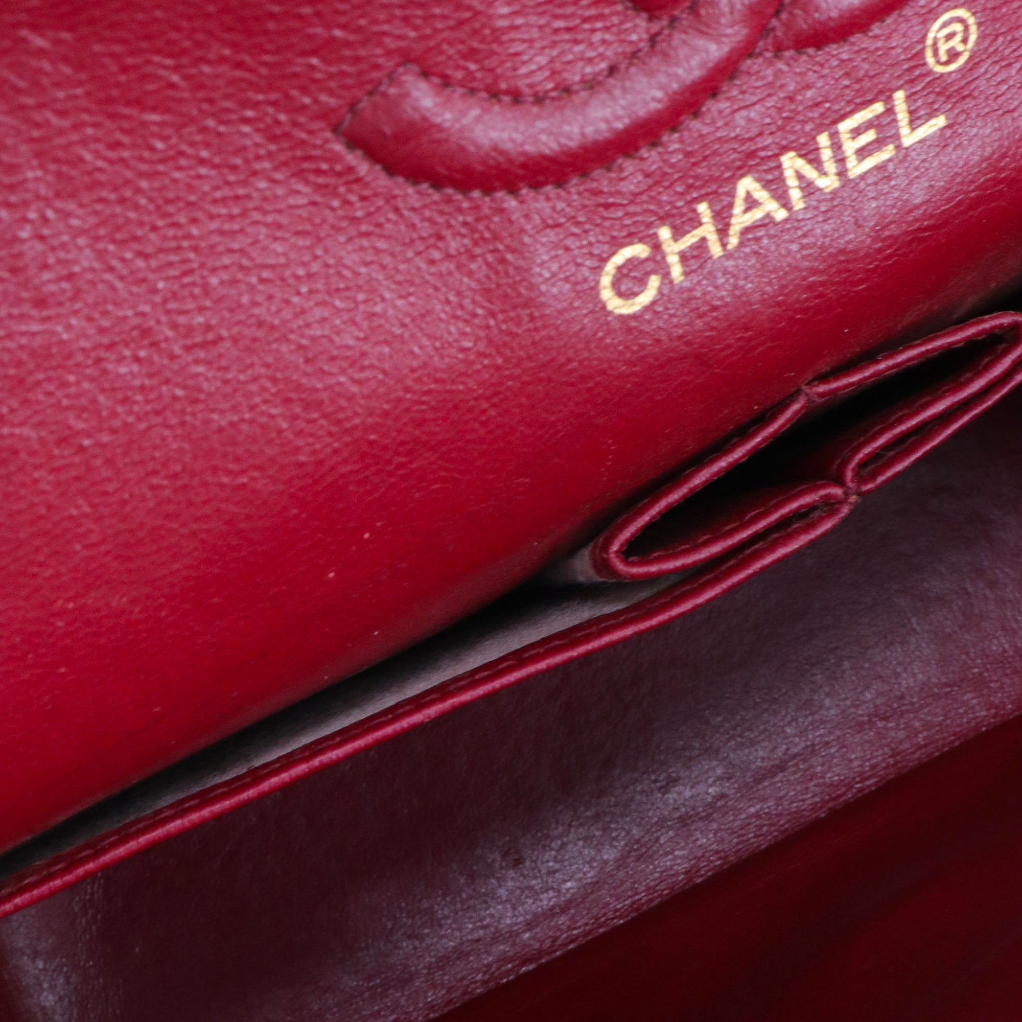 CHANEL - Sac à bandoulière Classique/Timeless small Chanel en cuir lisse noir vintage