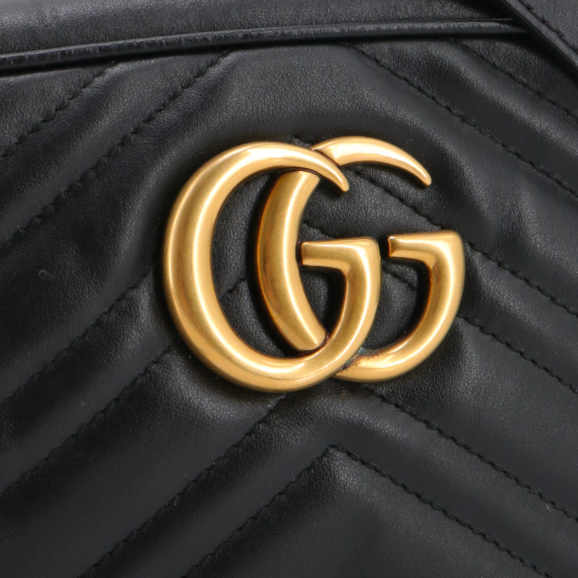 GUCCI - Sac à bandoulière Caméra GG Marmont Gucci matelassé en cuir noir