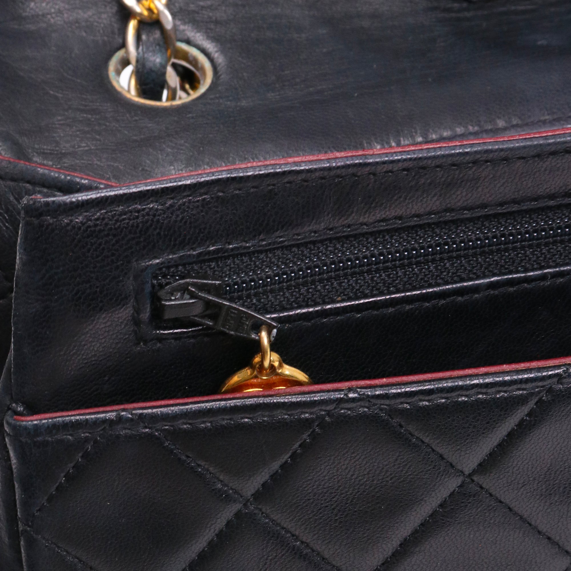 CHANEL - Sac à main Timeless/Classique Chanel simple flap Chanel en cuir lisse noir vintage