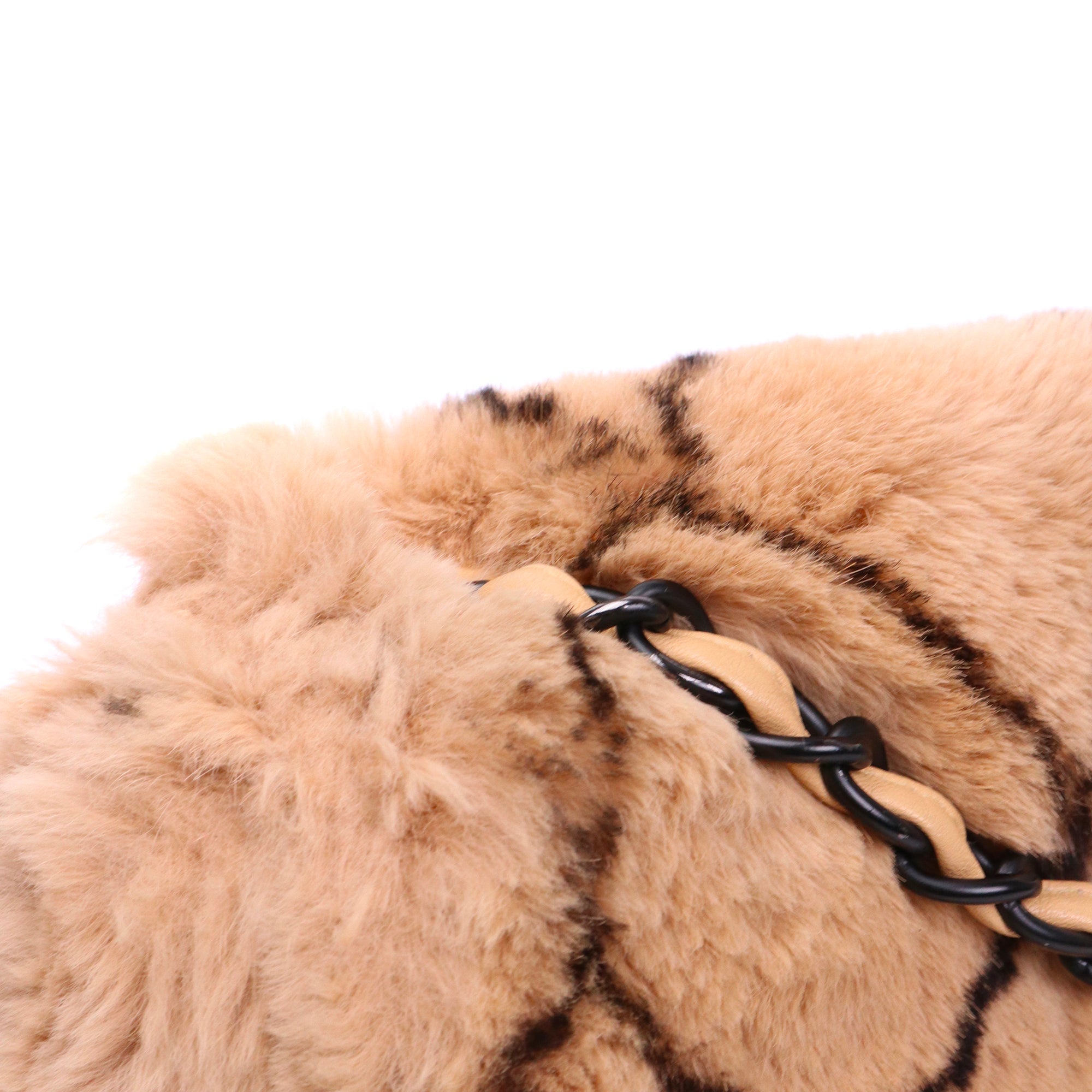 CHANEL - Sac à bandoulière Timeless/Classique Chanel simple flap en fourrure lapin