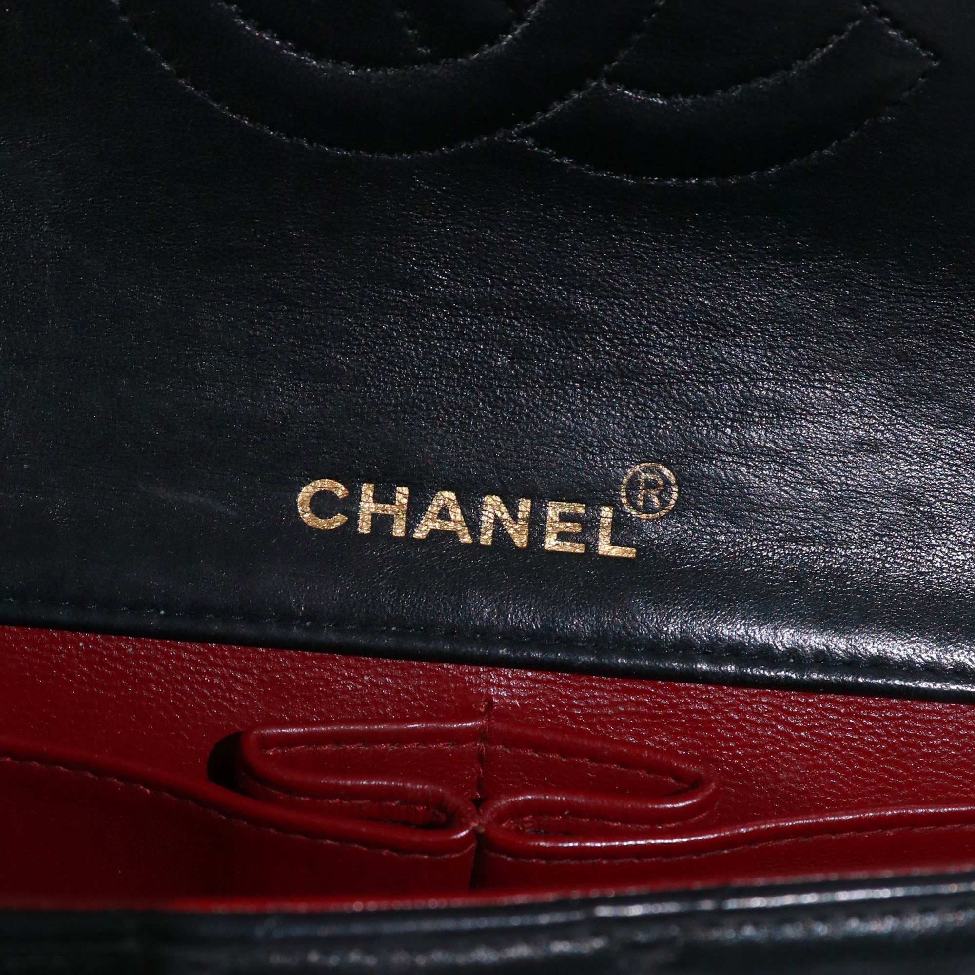 CHANEL - Sac à bandoulière Mademoiselle vintage Chanel en cuir matelassé noir