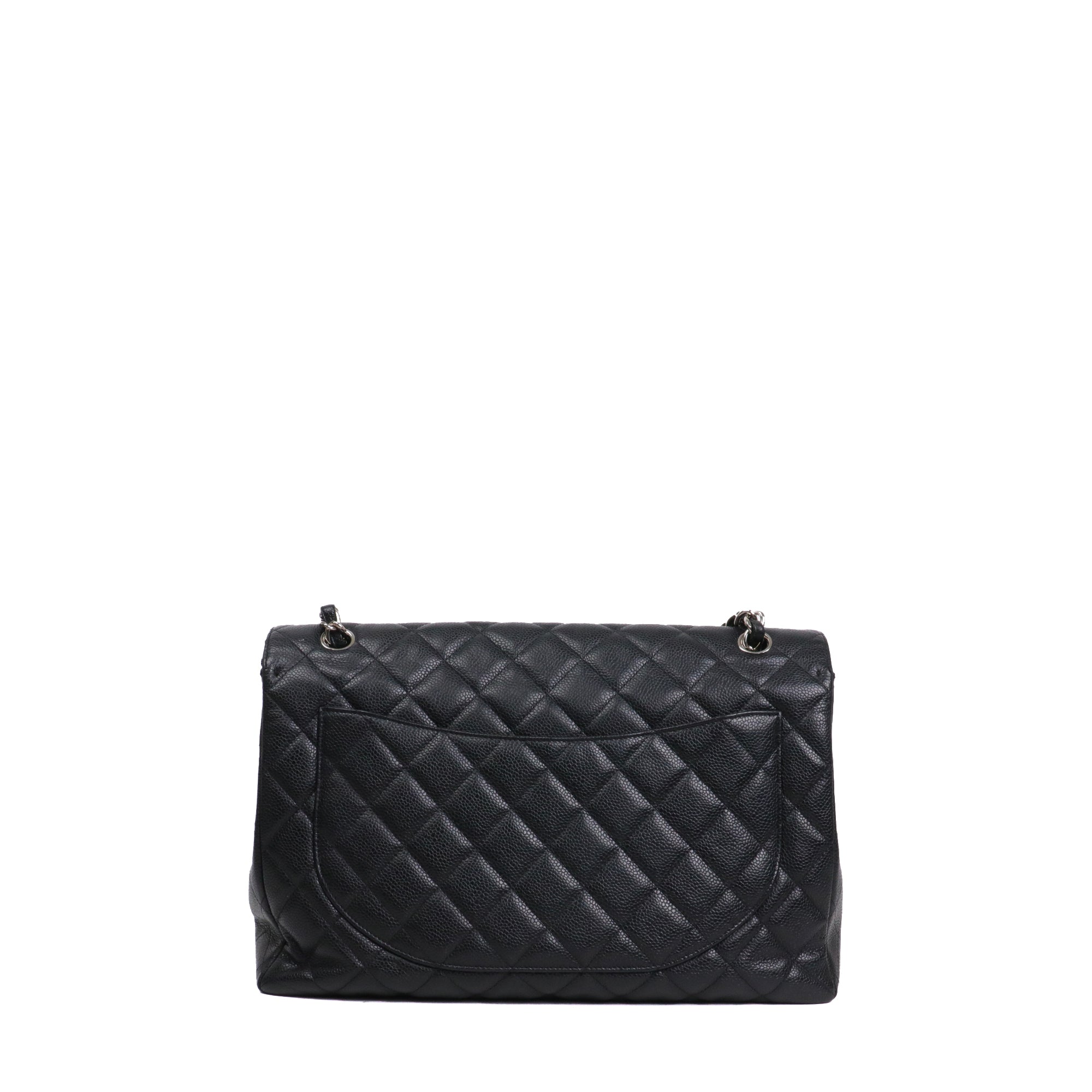 CHANEL - Sac à bandoulière Classique/Timeless Maxi Jumbo simple flap en cuir caviar noir