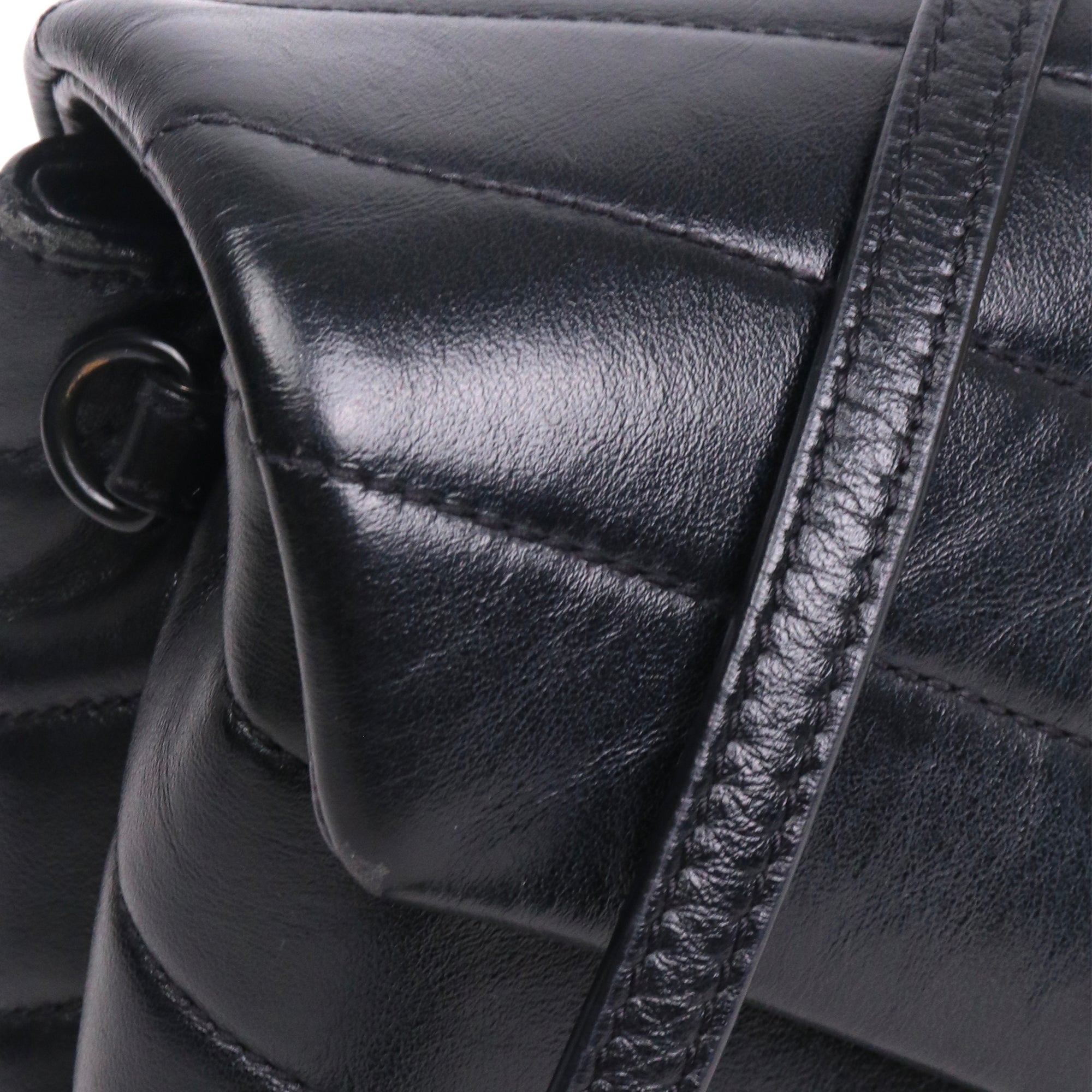 SAINT LAURENT - Saint Laurent Loulou small shoulder bag in black quilted leather