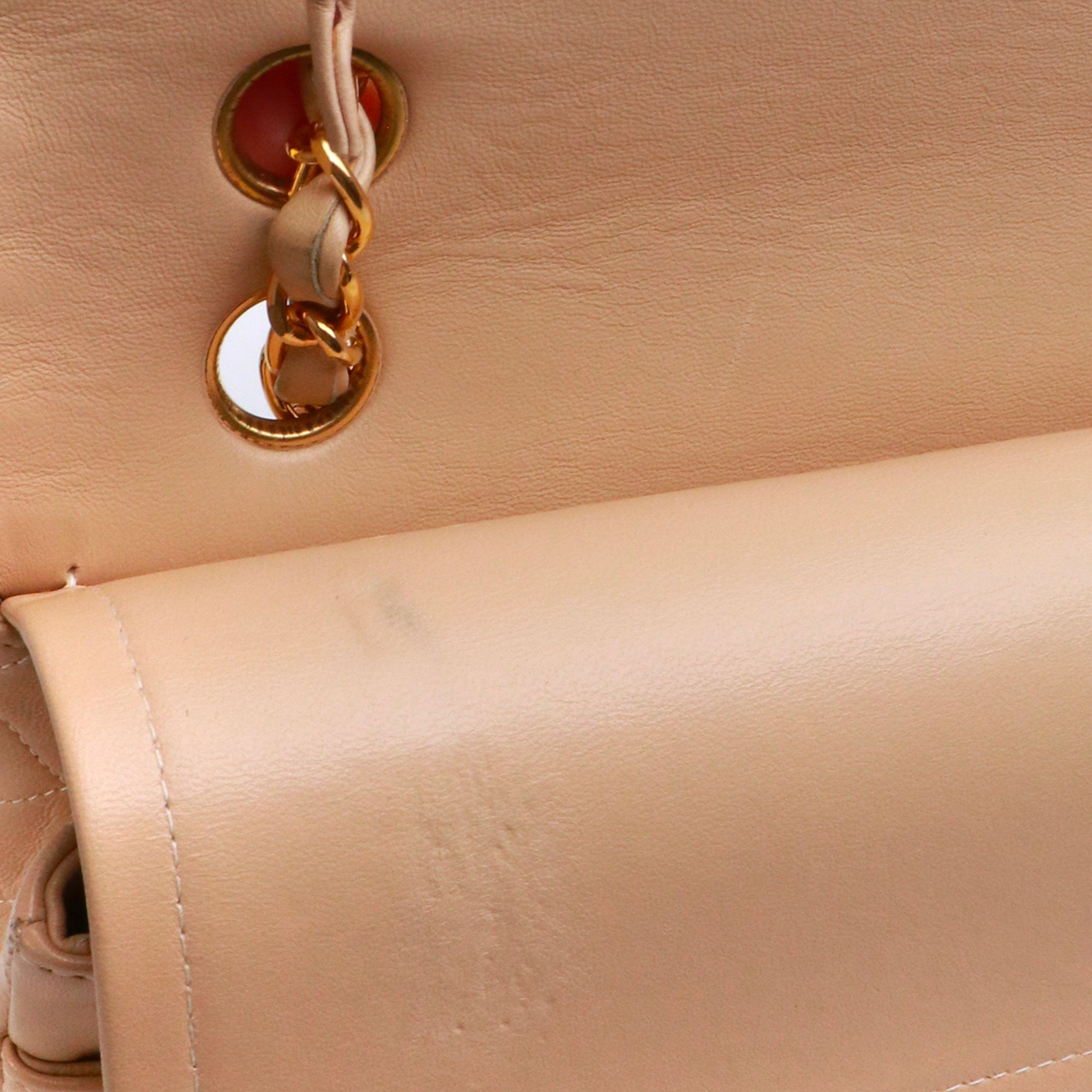 CHANEL - Sac à main Timeless 25 double flap Chanel en cuir matelassé beige vintage