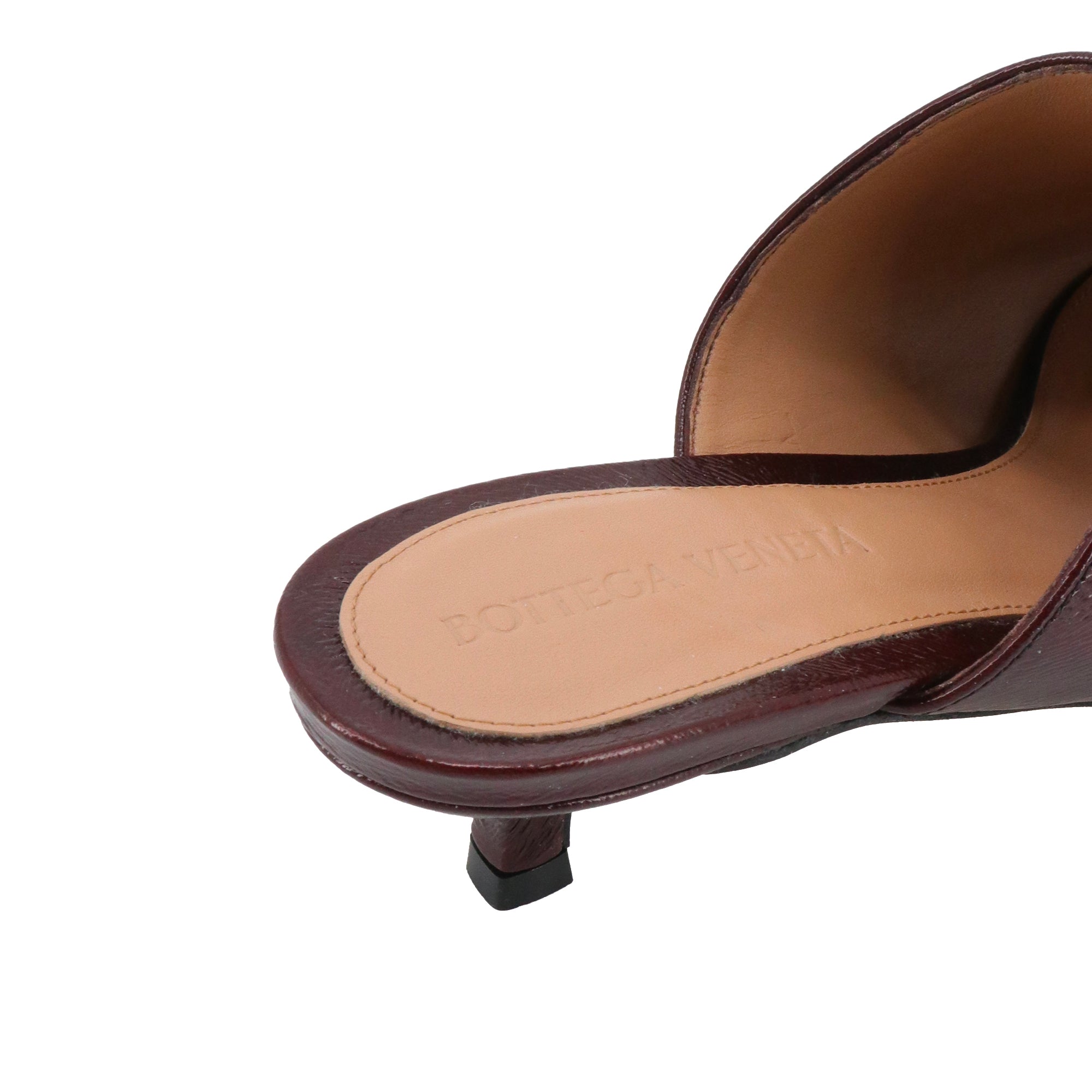 BOTTEGA VENETA - Mules à talon Bottega Veneta en cuir verni bordeaux (T36)