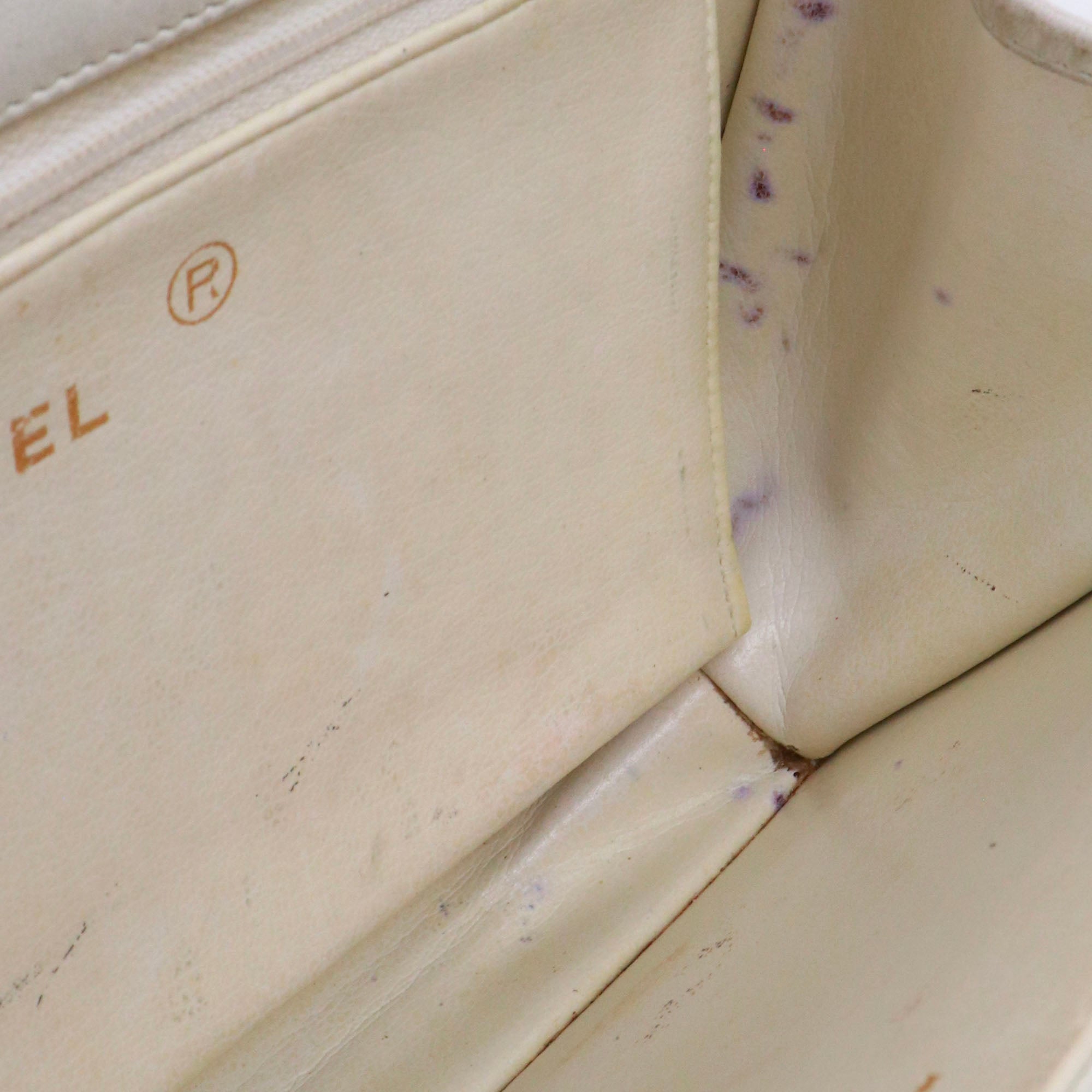 CHANEL - Sac classique à rabat Chanel vintage en cuir blanc