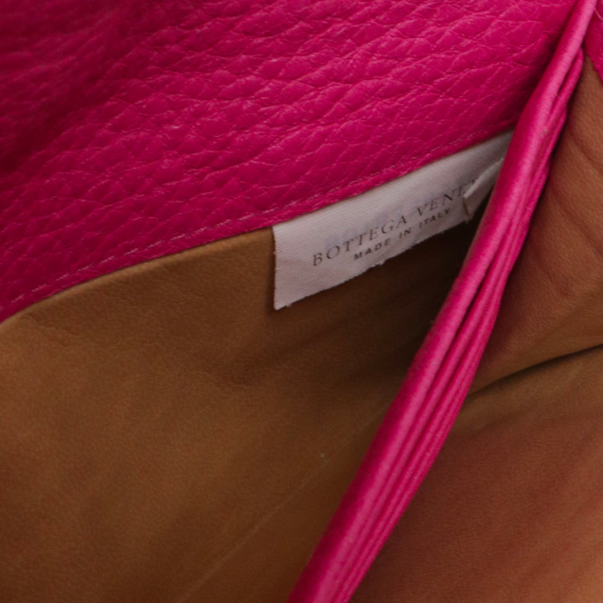 BOTTEGA VENETA - Portefeuille à rabat intrecciato Bottega Veneta en cuir rose