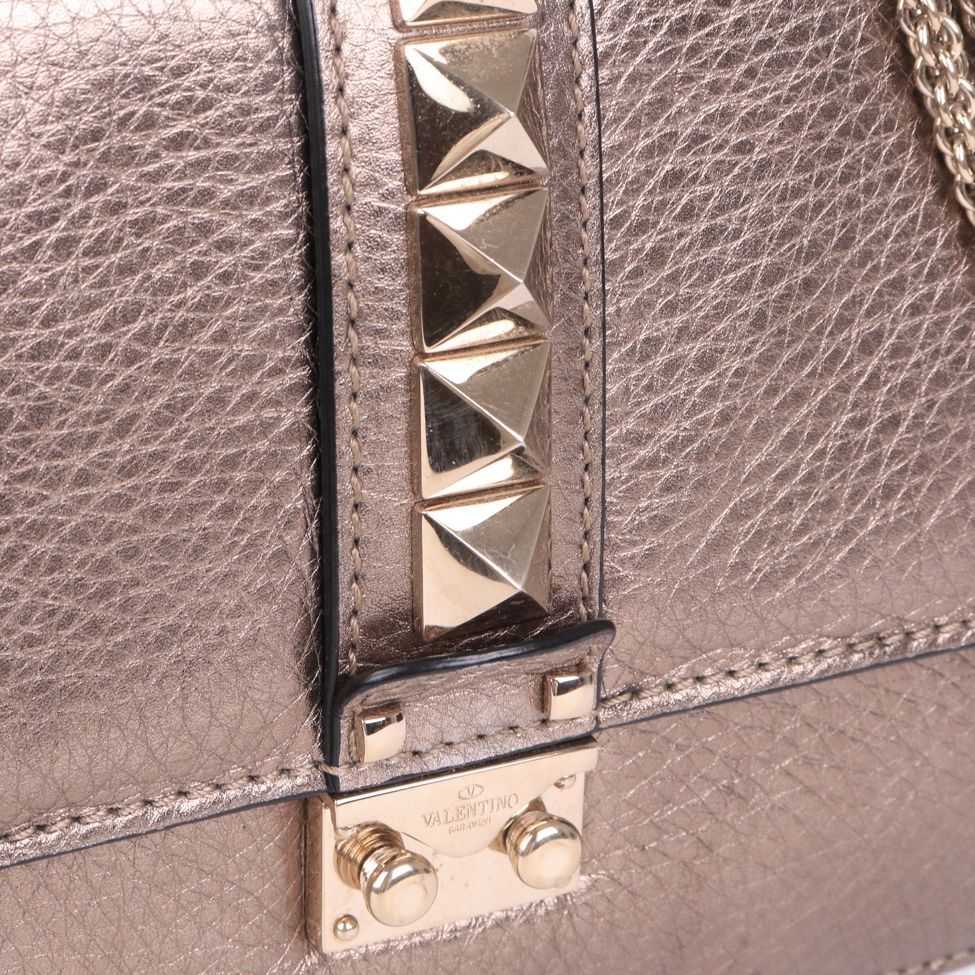 VALENTINO - Sac à bandoulière Glam Lock Valentino en cuir grainé doré métallisé